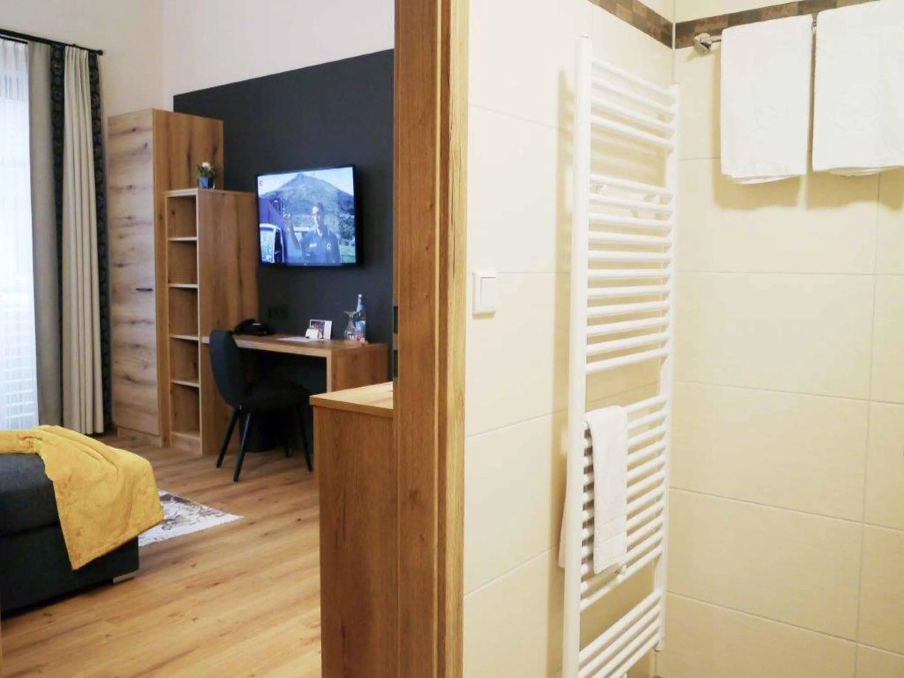 Bedroom, Bed in Da`Sporrer Hotel & Wirtshaus