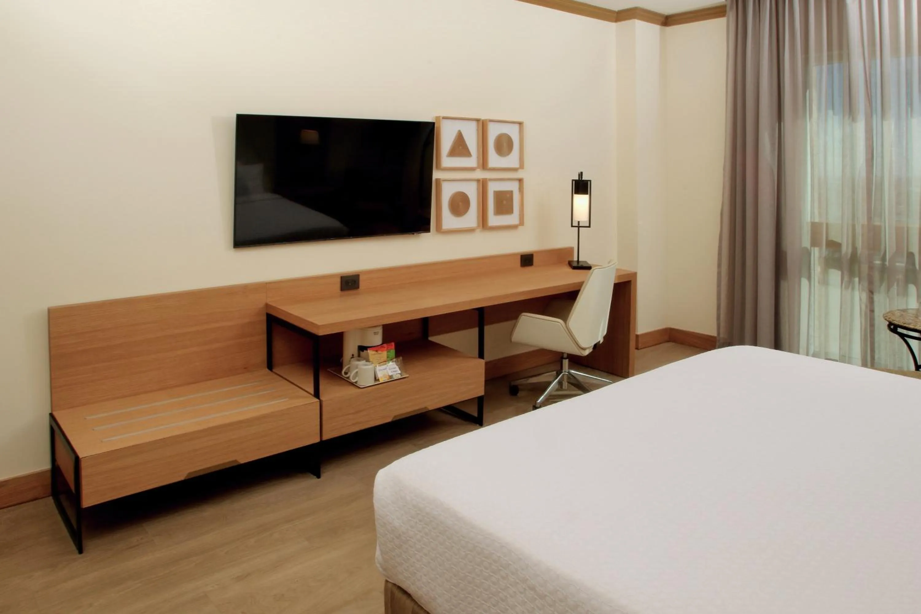 Bedroom, Bed in Crowne Plaza Torreon by IHG