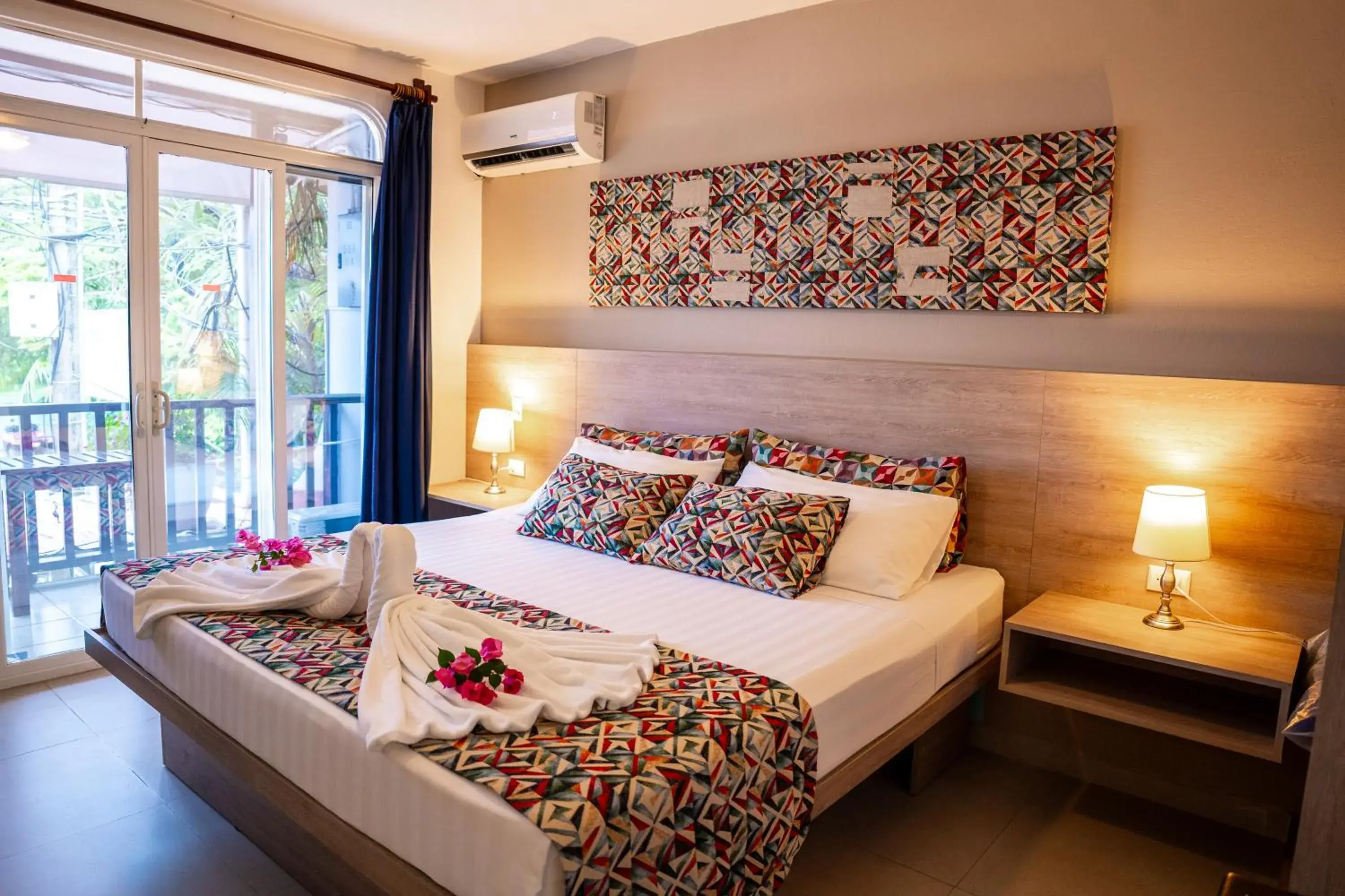 Double Room with Main Street View in Hotel Giada Double Room with Main Street View in Hotel Giada