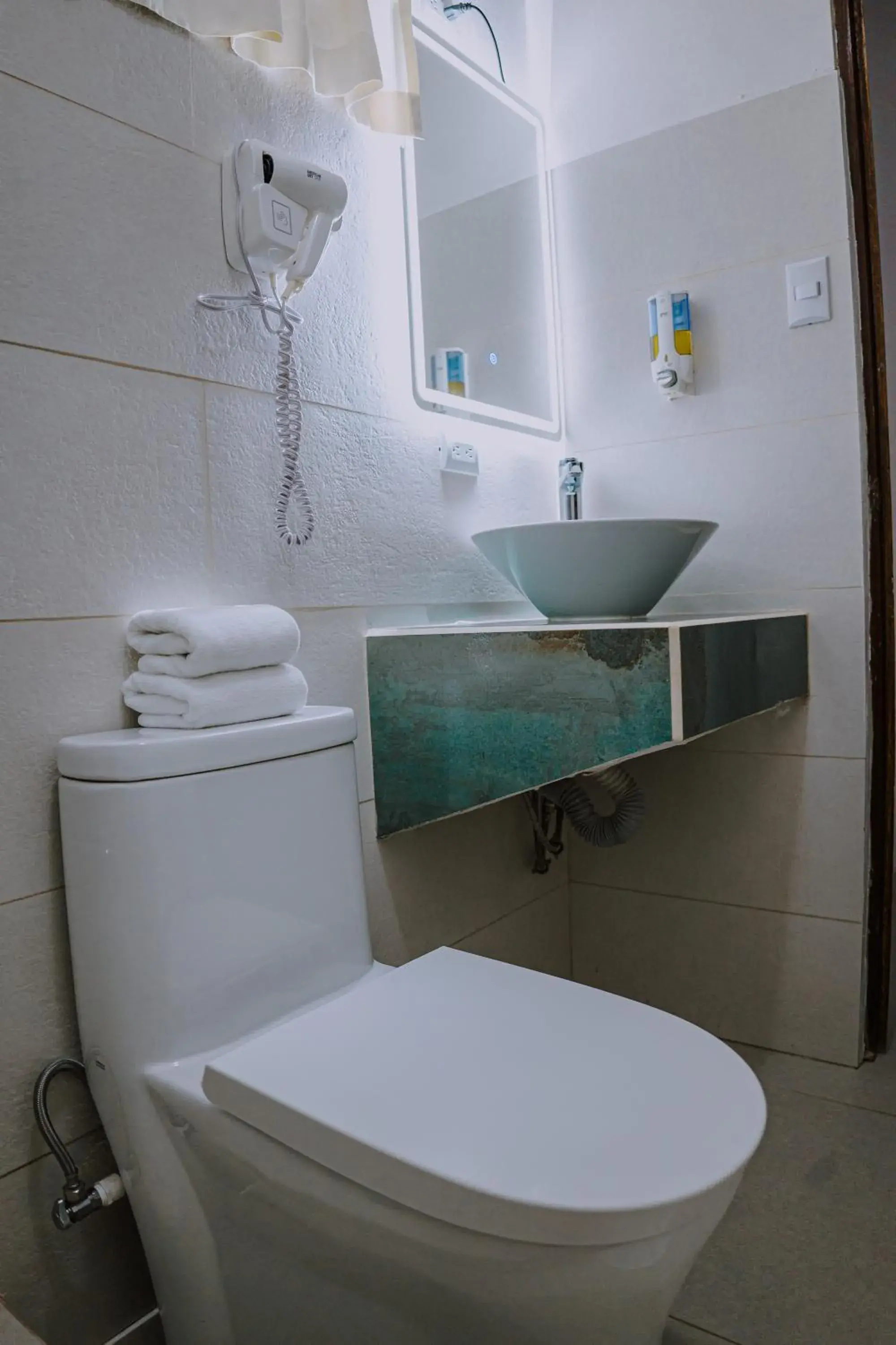 Double Room with Main Street View in Hotel Giada Double Room with Main Street View in Hotel Giada