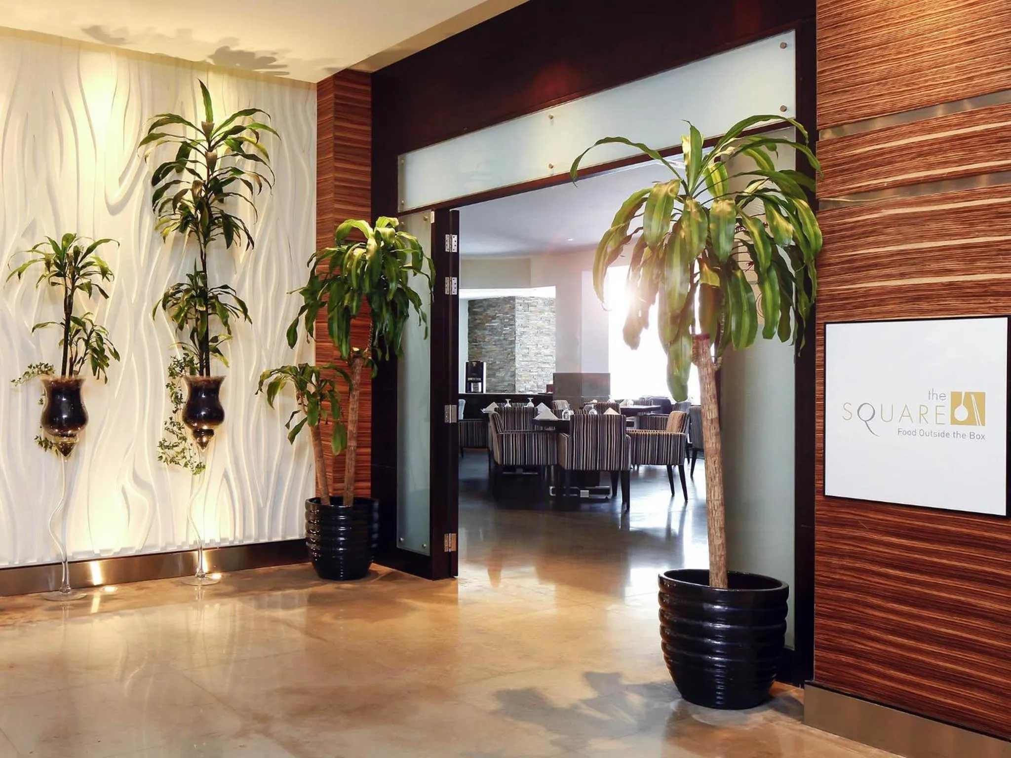 Restaurant/places to eat in Novotel Dammam Business Park