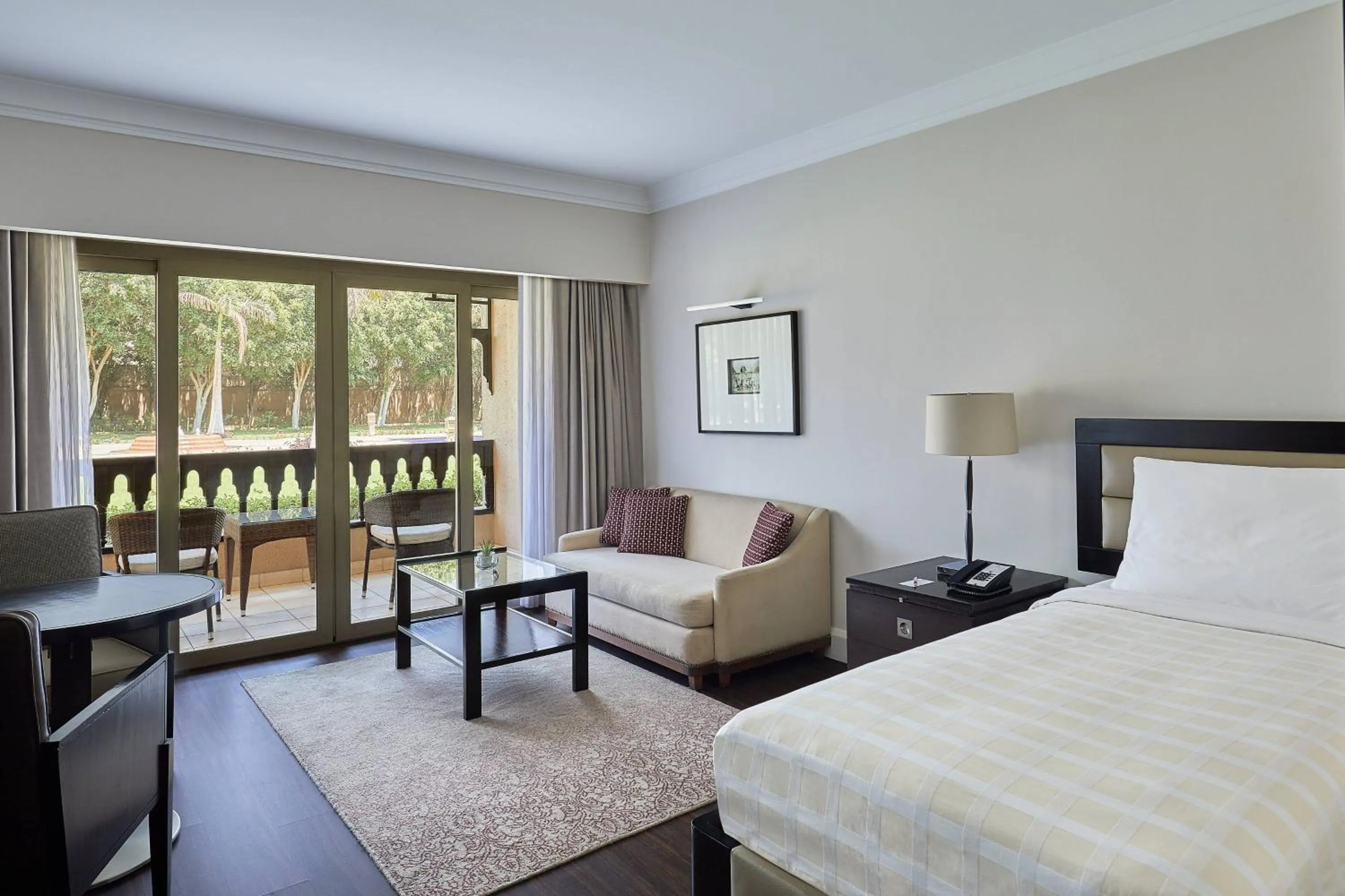 Photo of the whole room, Bed in Marriott Mena House, Cairo