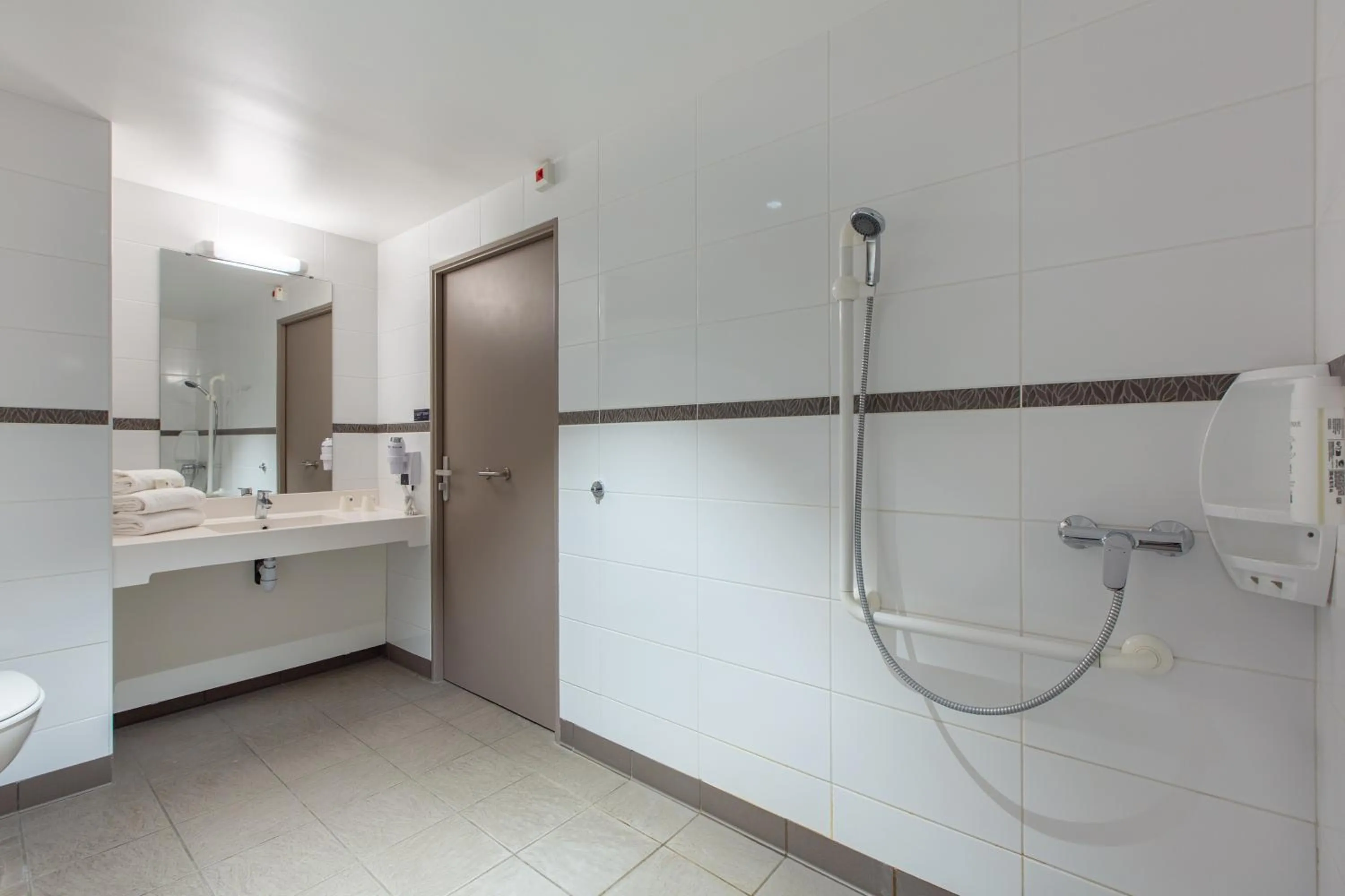 Shower in Ace Hôtel Le Mans