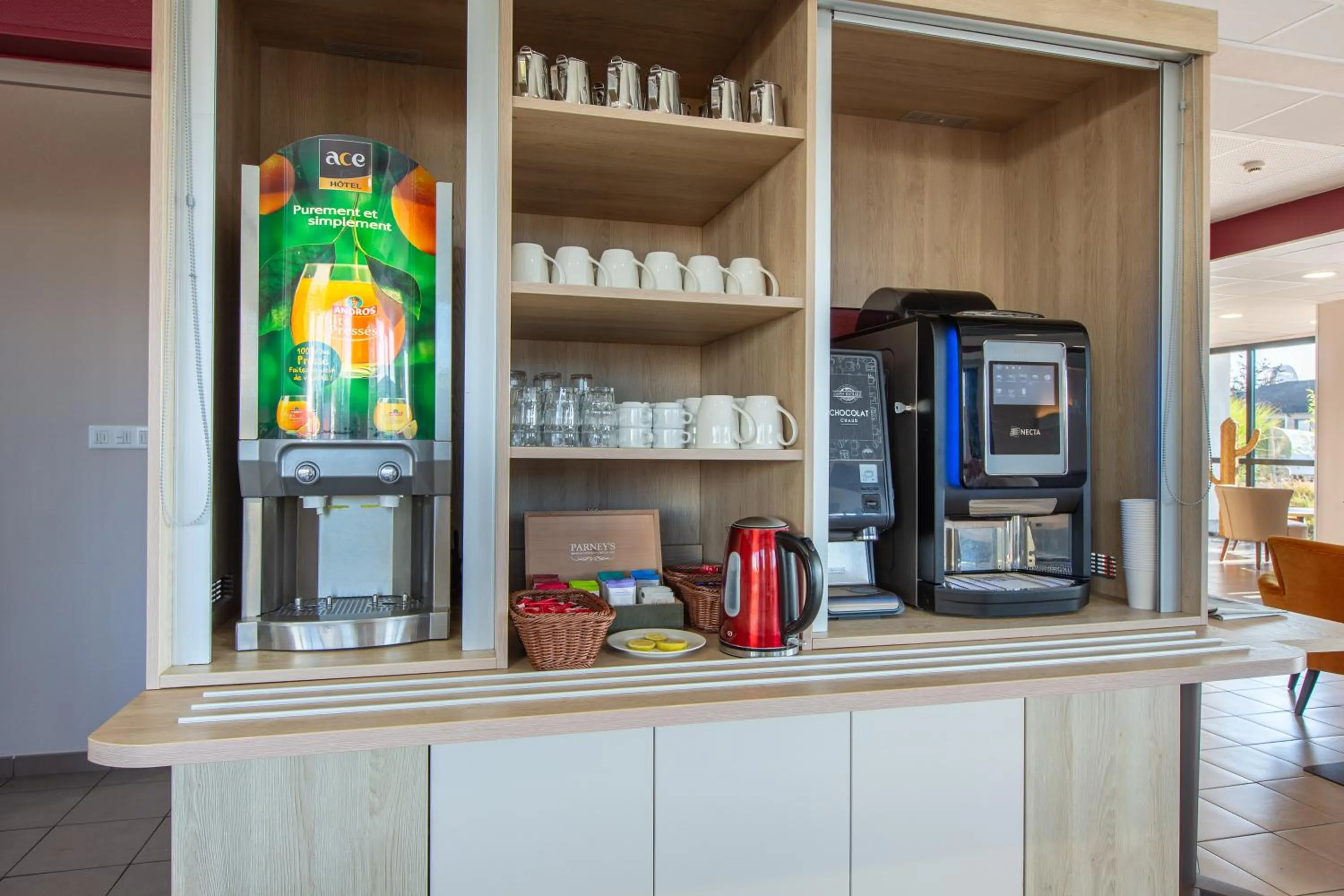 Coffee/tea facilities in Ace Hôtel Le Mans