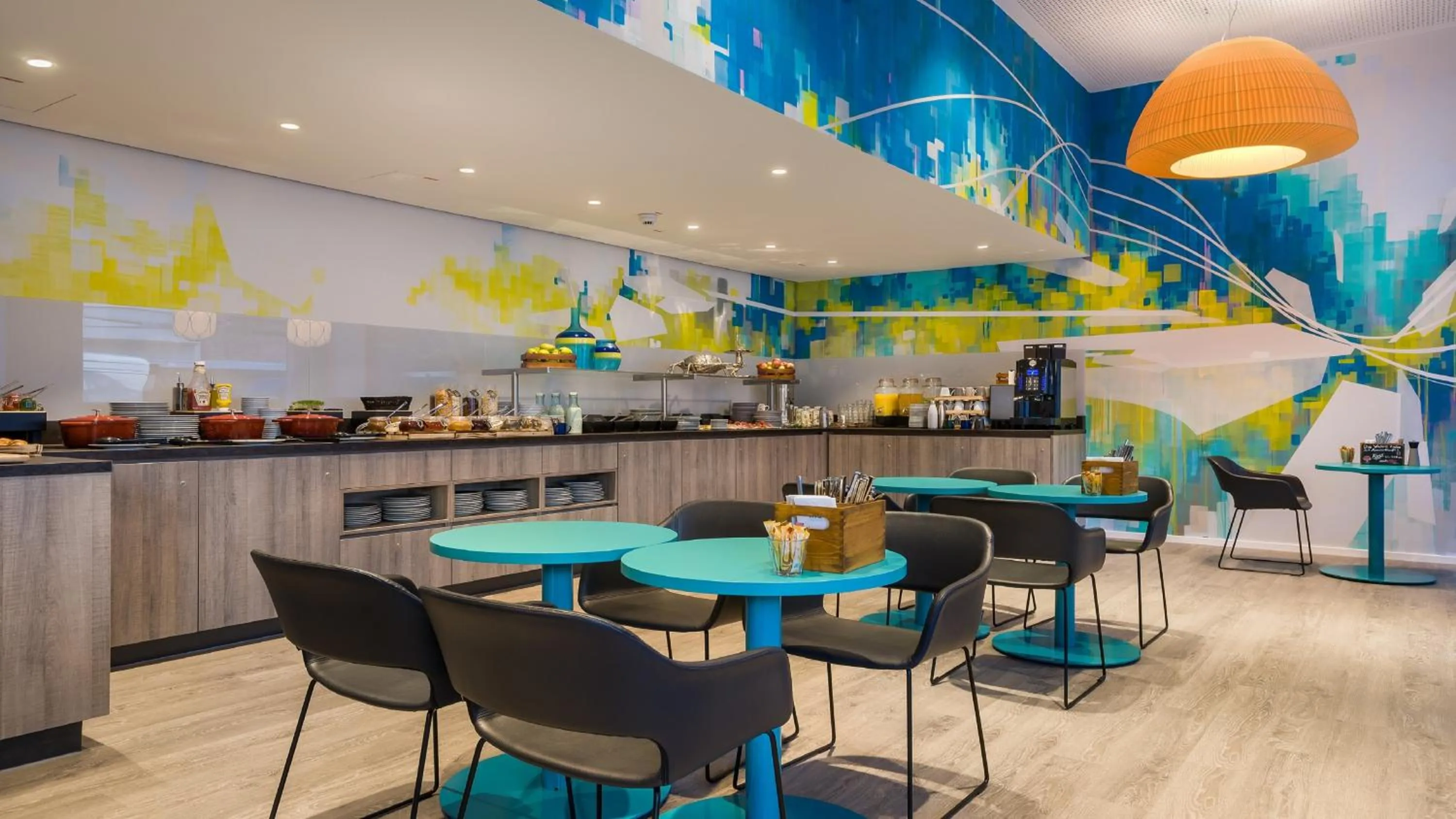 Breakfast in Holiday Inn - the niu, Welly Kiel by IHG