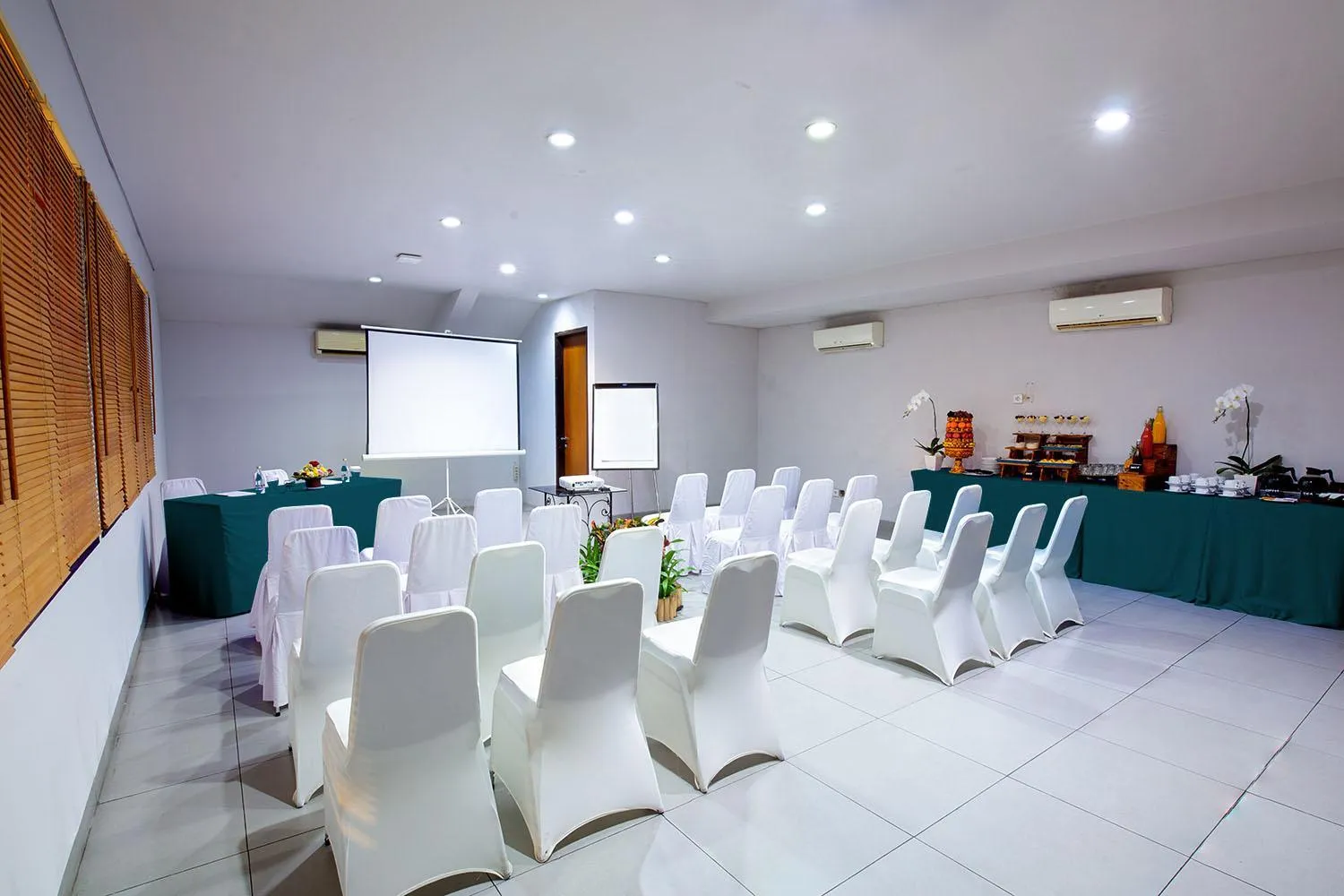 Meeting/conference room in THE 1O1 Bali Oasis Sanur