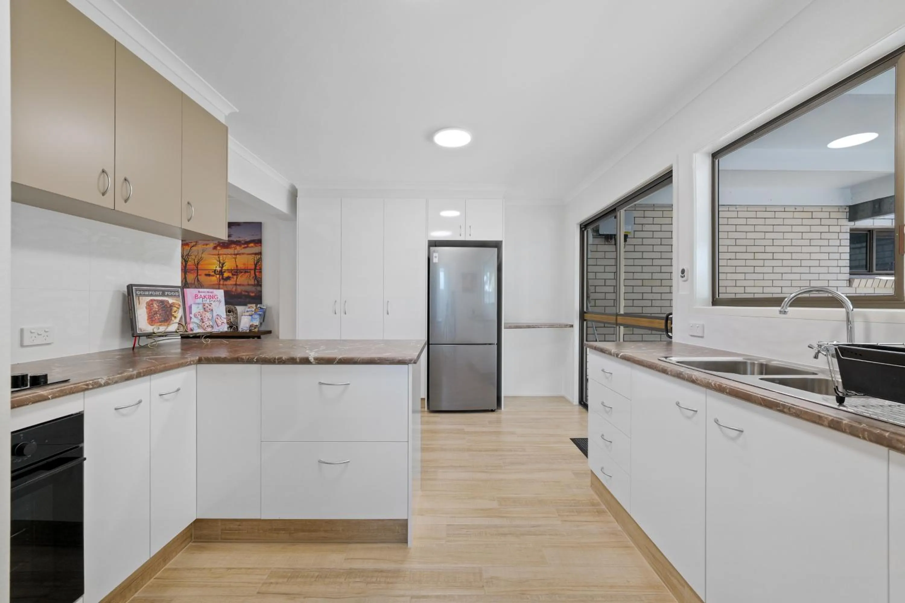 kitchen in Villa Mirasol Motor Inn