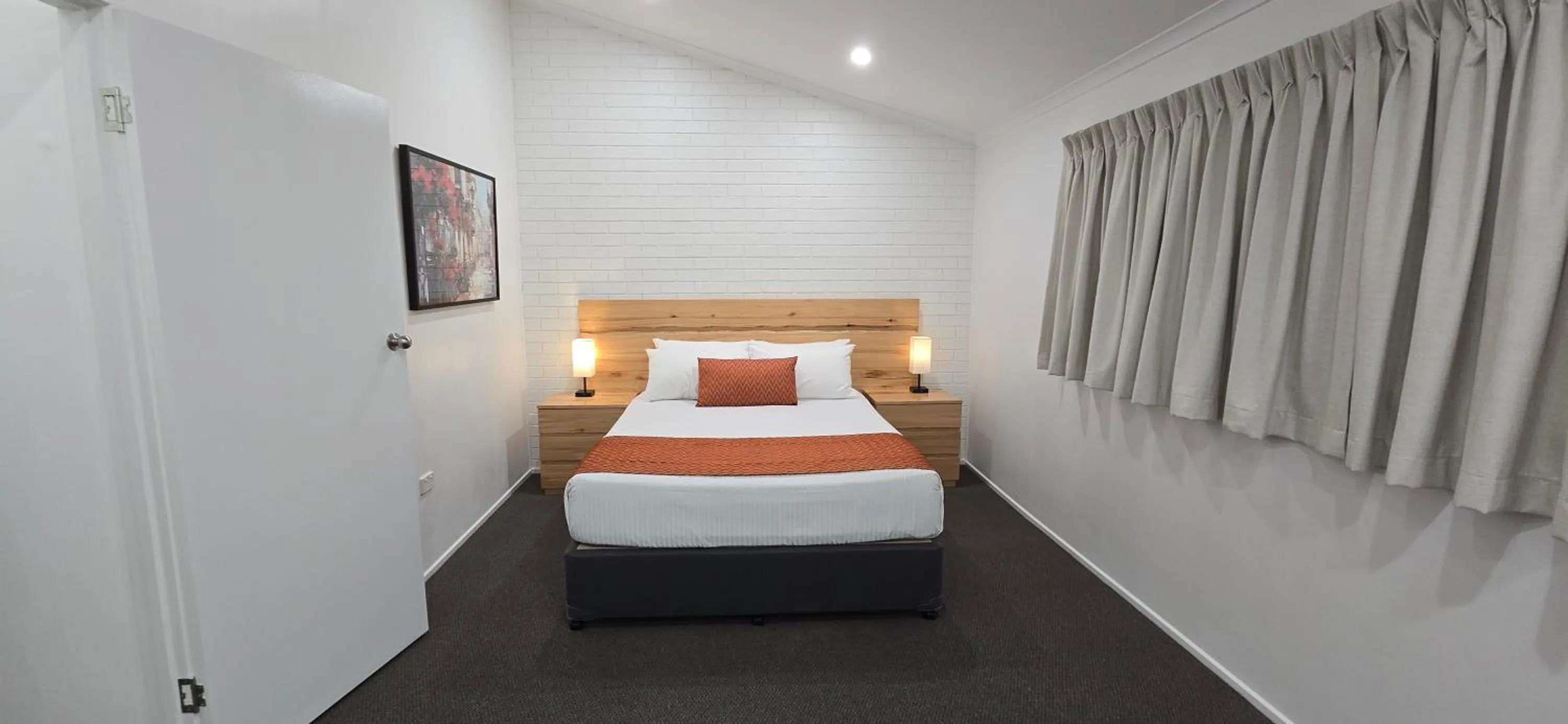 Bed in Villa Mirasol Motor Inn