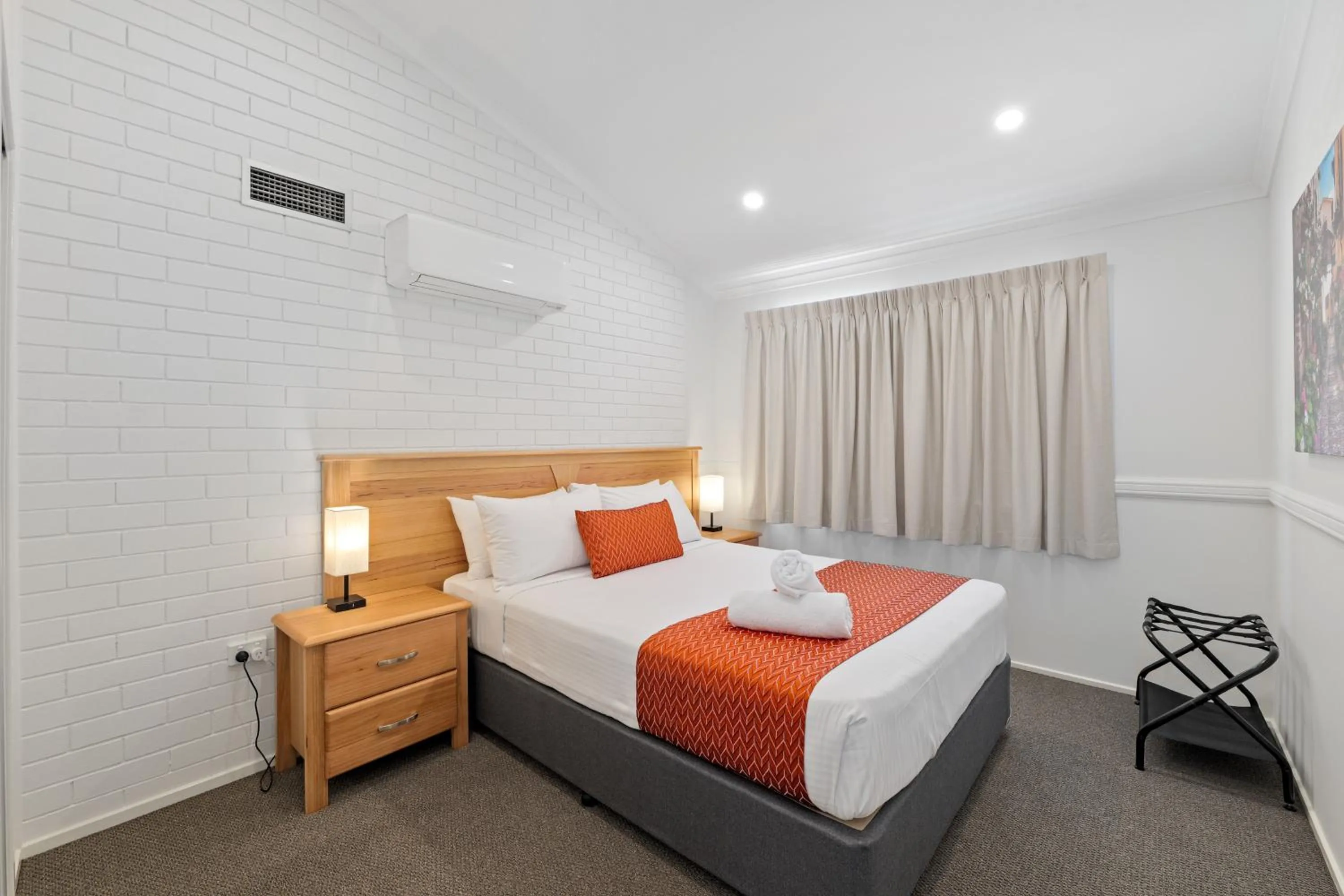 Bed in Villa Mirasol Motor Inn