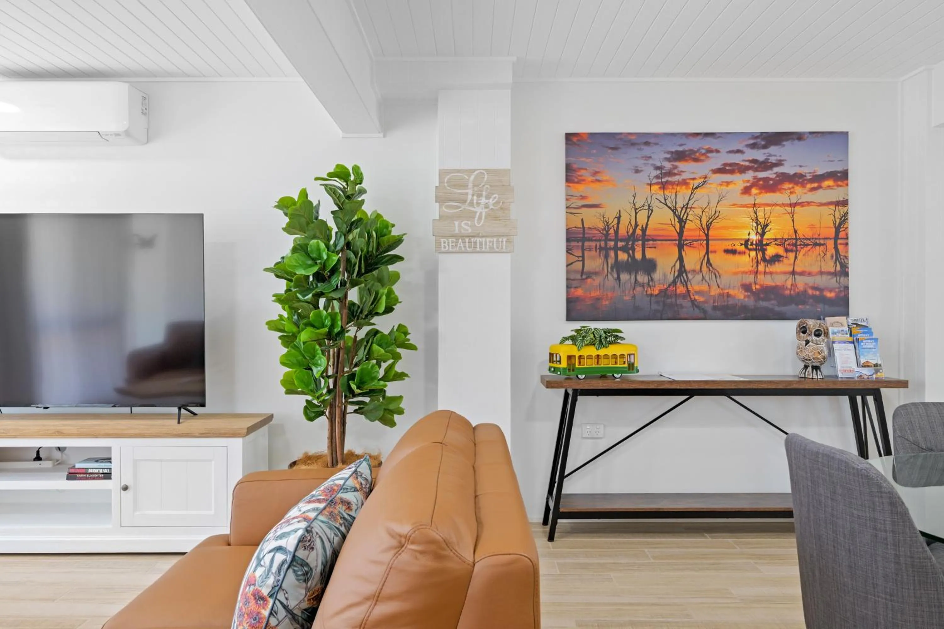 Living room in Villa Mirasol Motor Inn