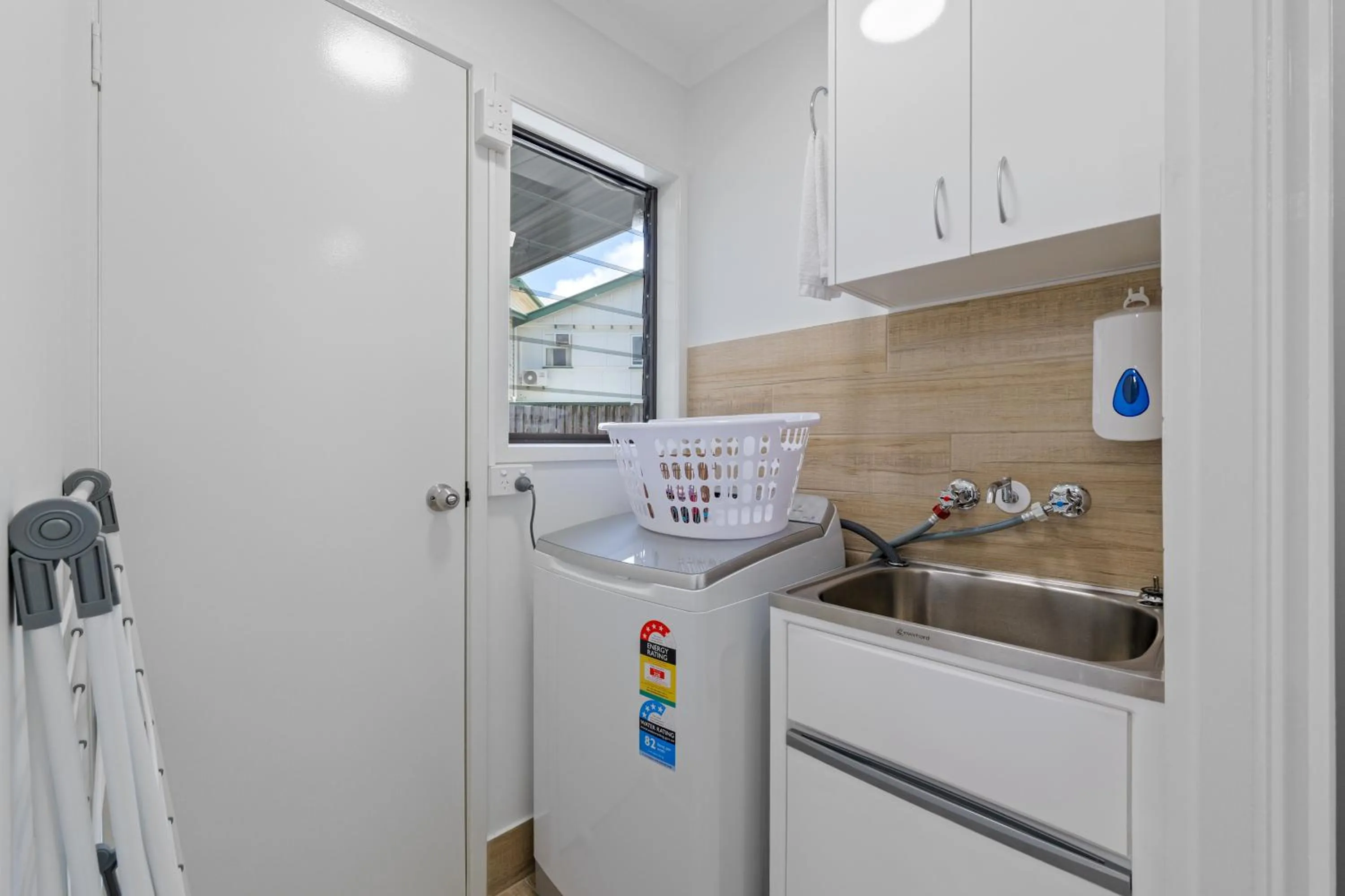 laundry in Villa Mirasol Motor Inn