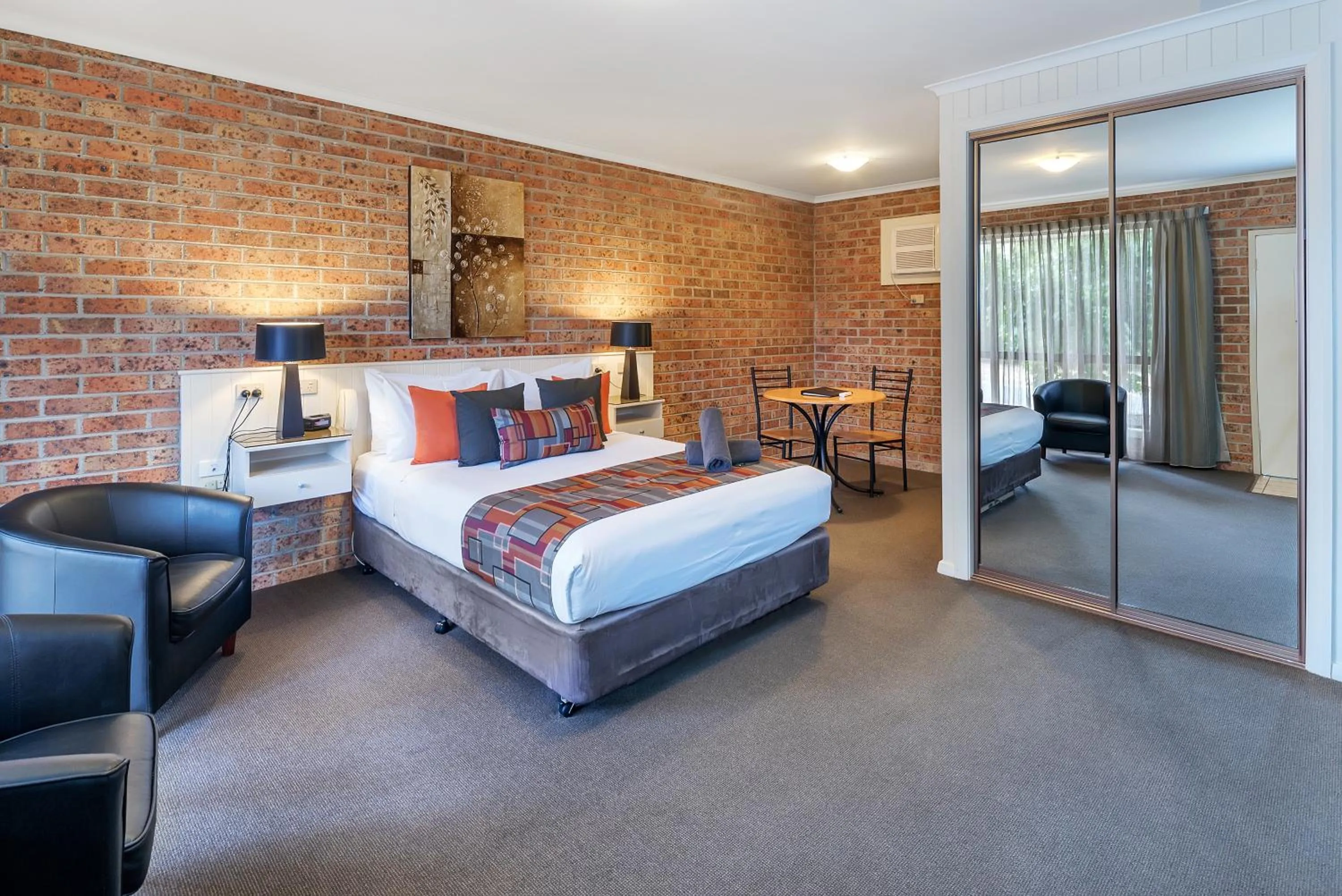 Photo of the whole room, Bed in Begonia City Motor Inn