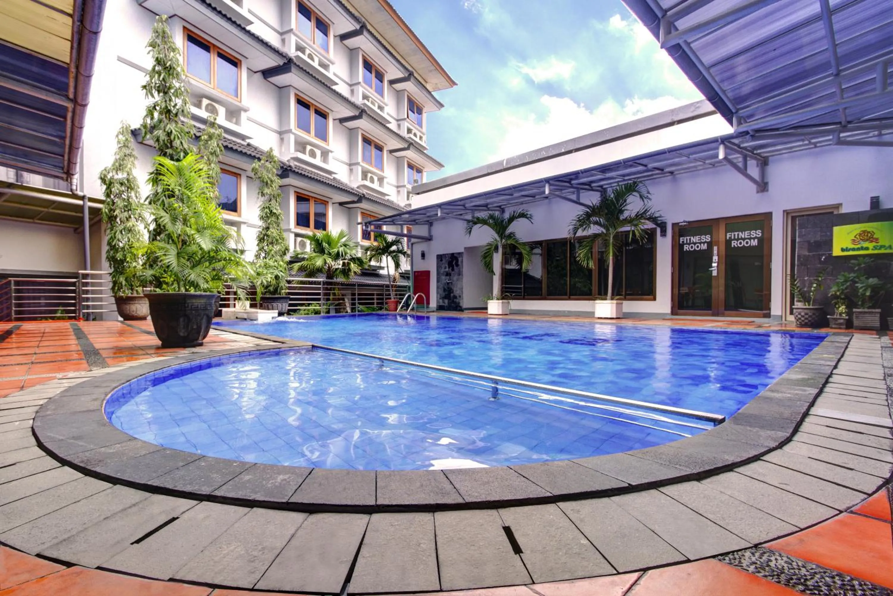 Swimming pool in Hotel Bisanta Bidakara Tunjungan