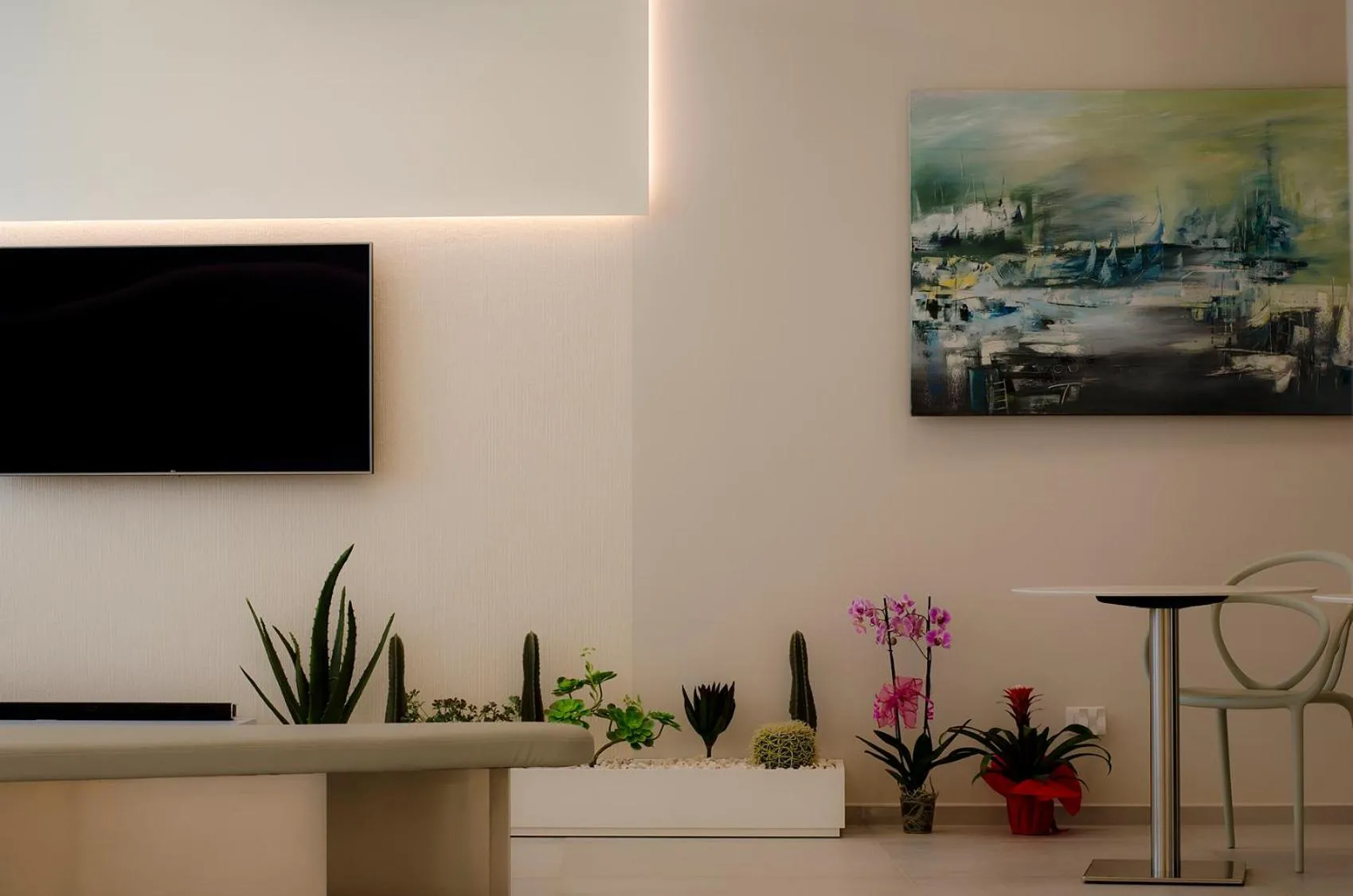 Communal lounge/ TV room in Hermes Hotel