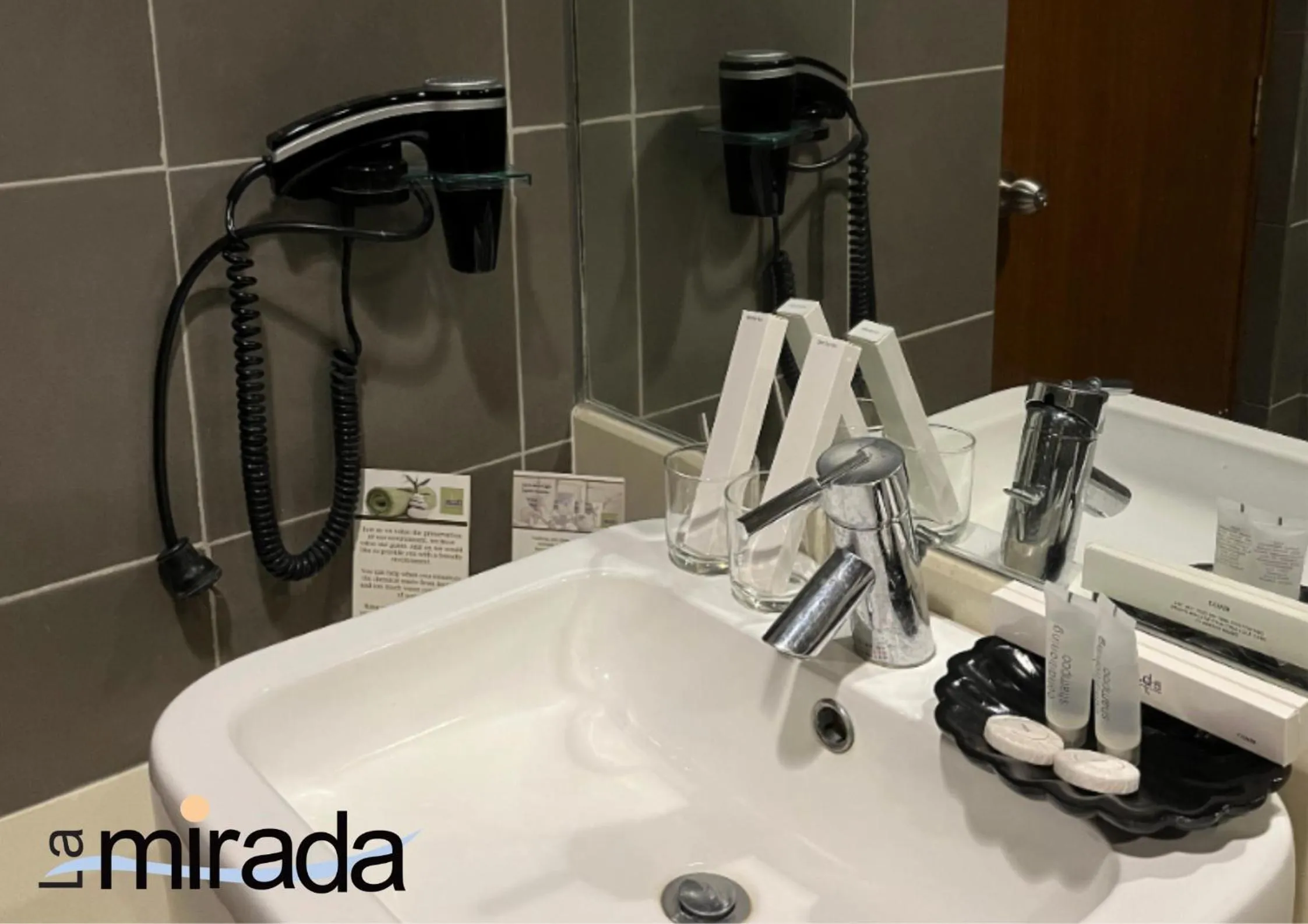 Bathroom in La Mirada Hotel