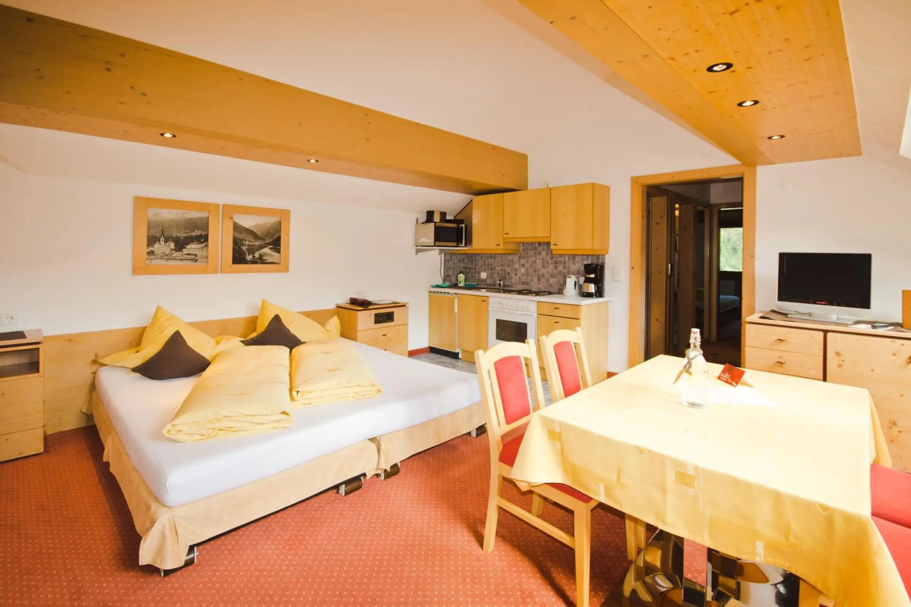 Superior Two-Bedroom Apartment in Hotel Garni Hainbacherhof Superior Two-Bedroom Apartment in Hotel Garni Hainbacherhof