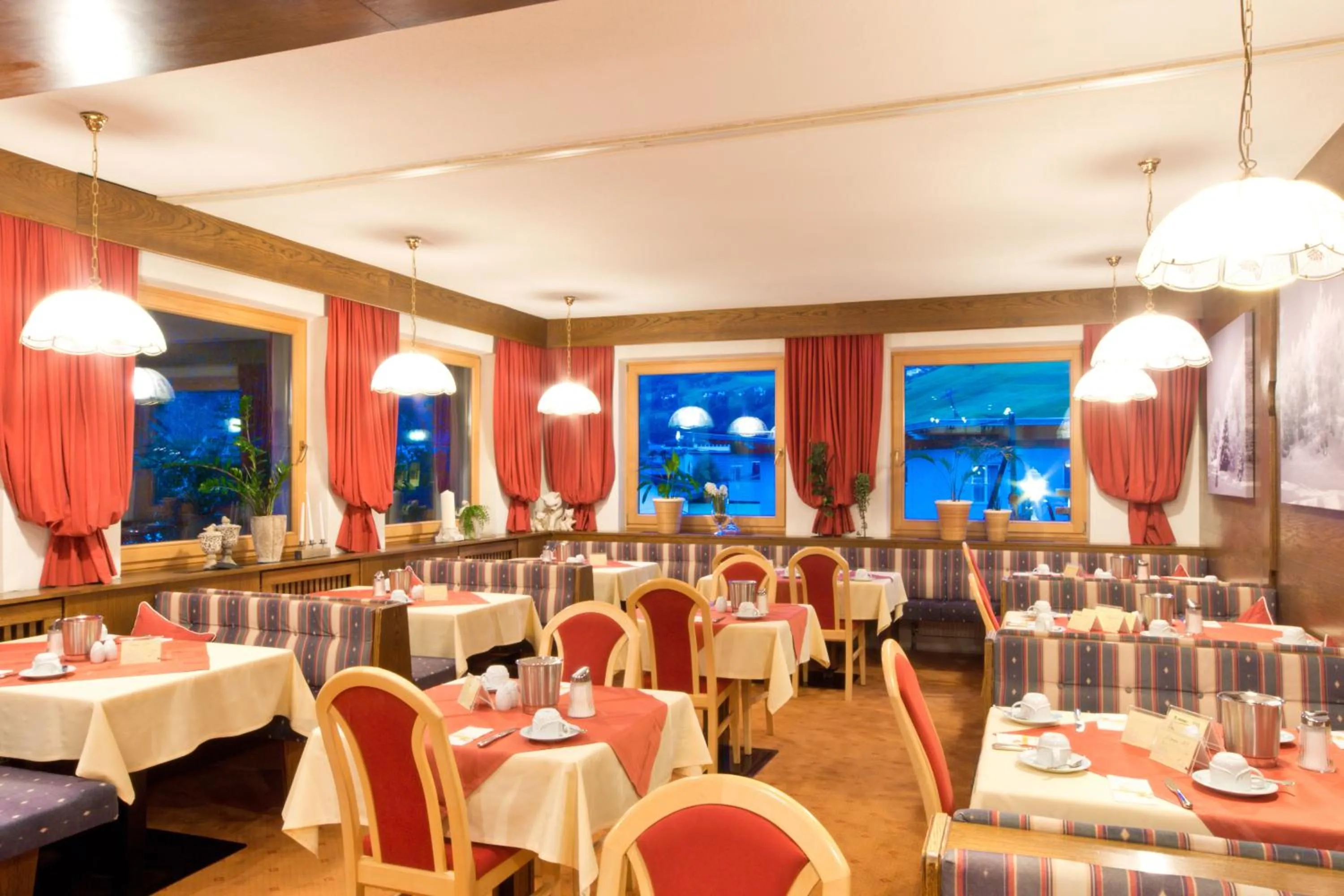 Restaurant/places to eat in Hotel Garni Hainbacherhof