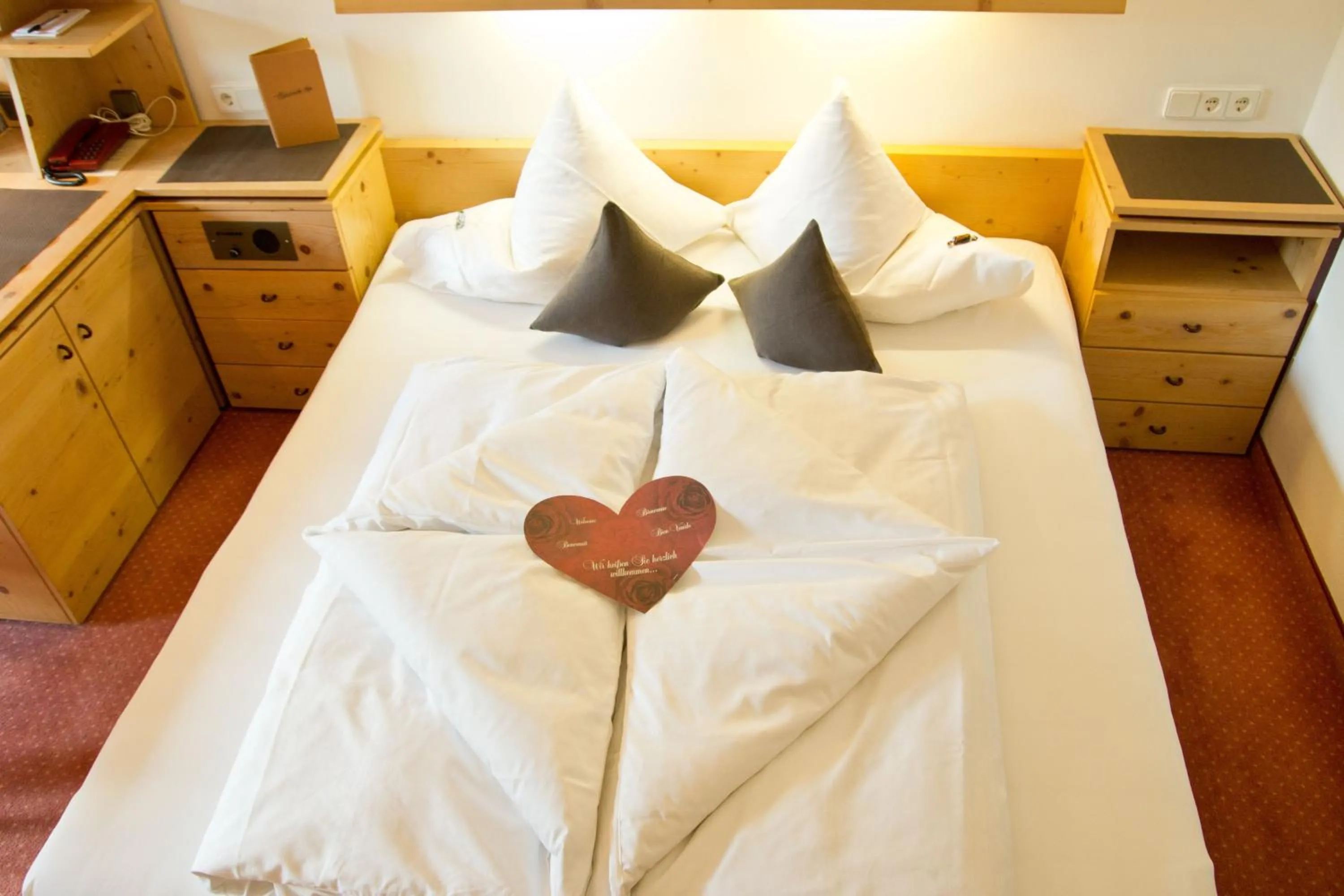 Bed in Hotel Garni Hainbacherhof