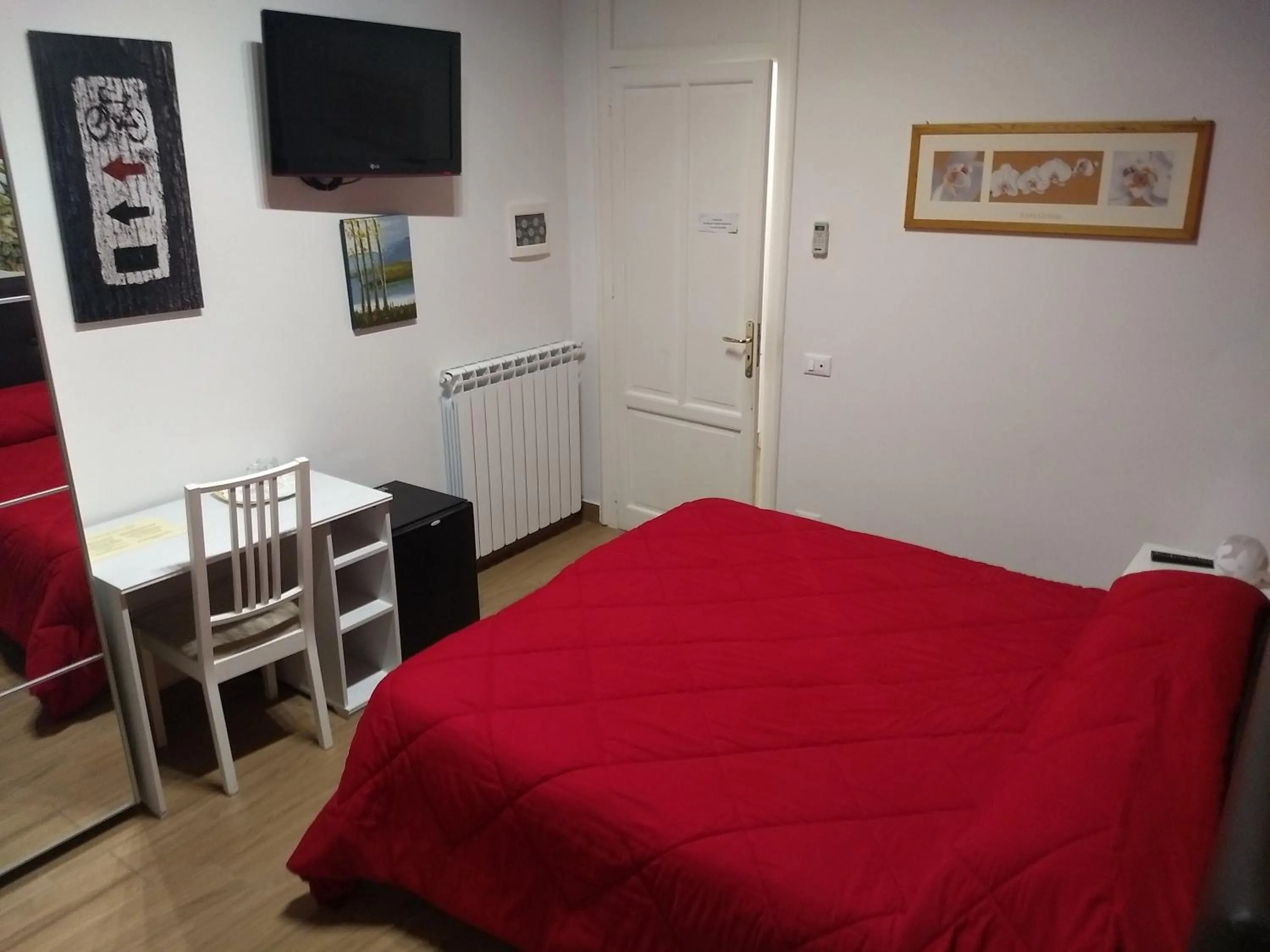 Photo of the whole room, Bed in Vado Al Massimo