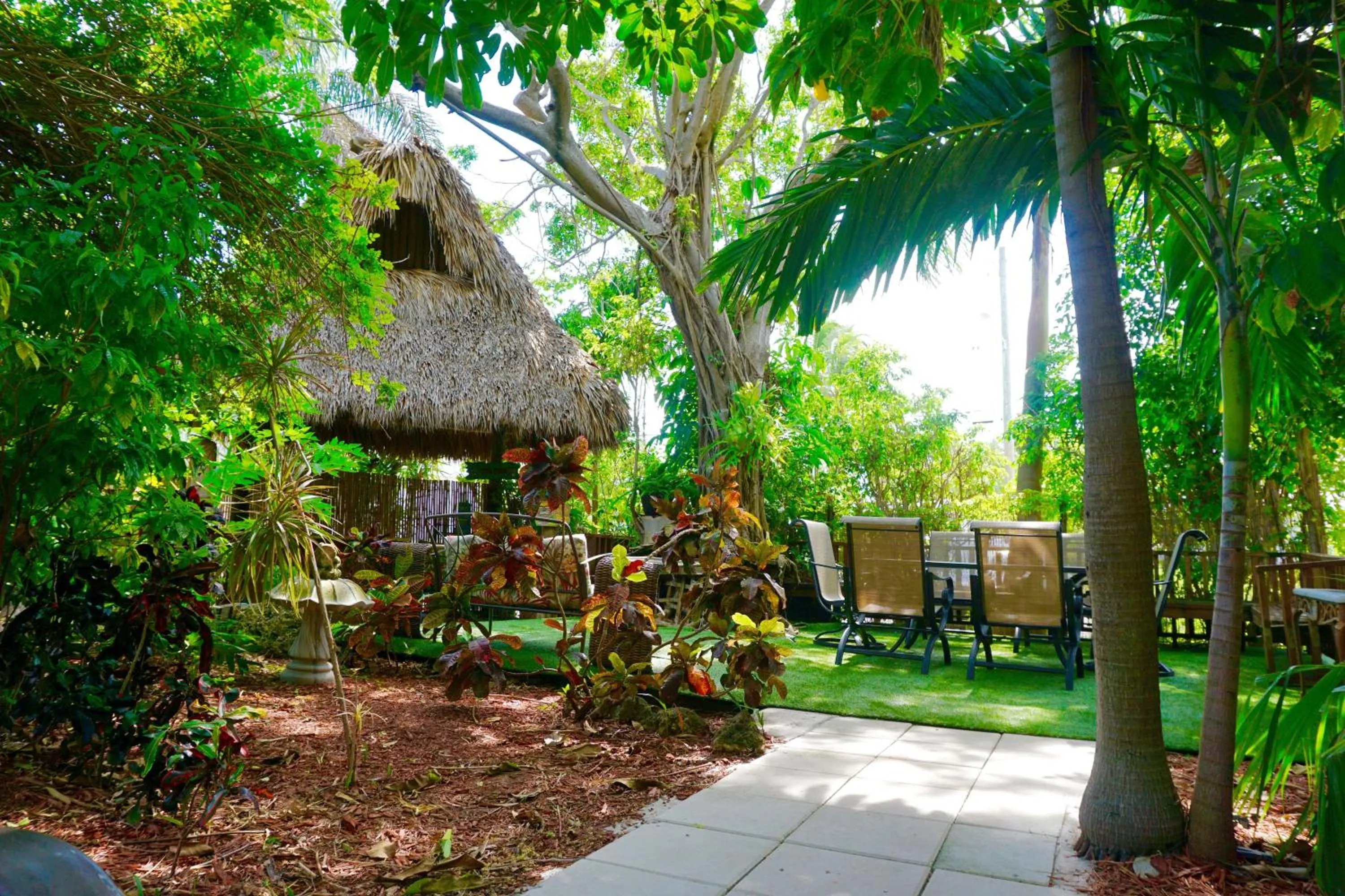 BBQ facilities in Riverside by the Beach Apartments