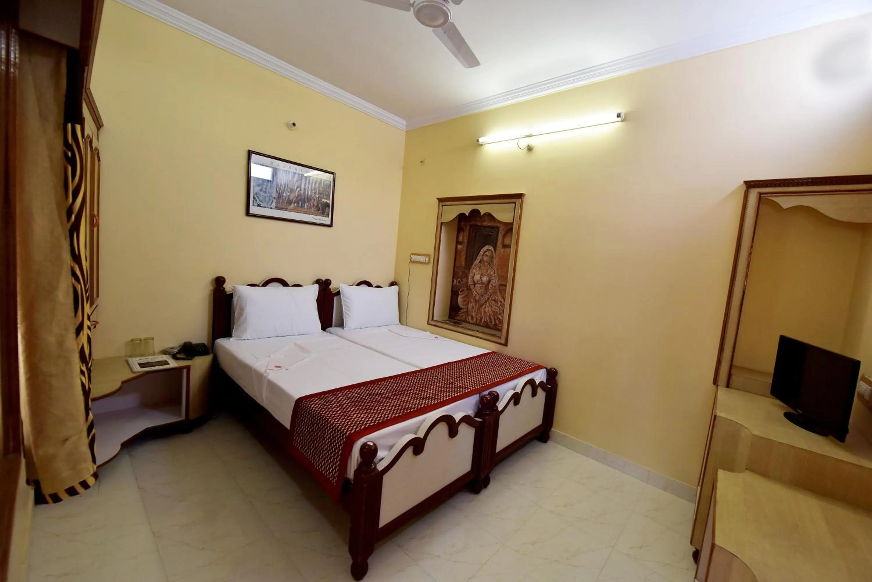 Photo of the whole room, Bed in Jee Ri Haveli