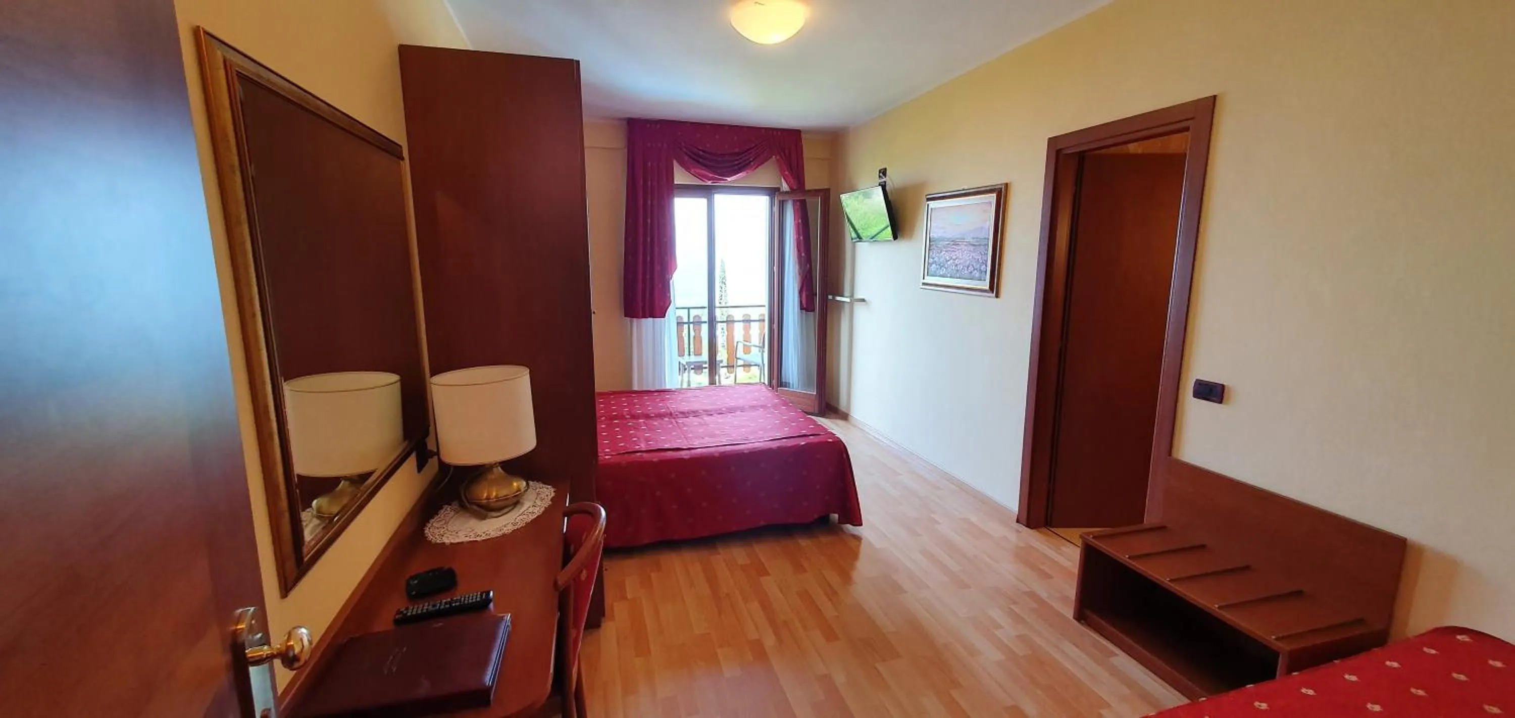 Photo of the whole room, Bed in Hotel Diana