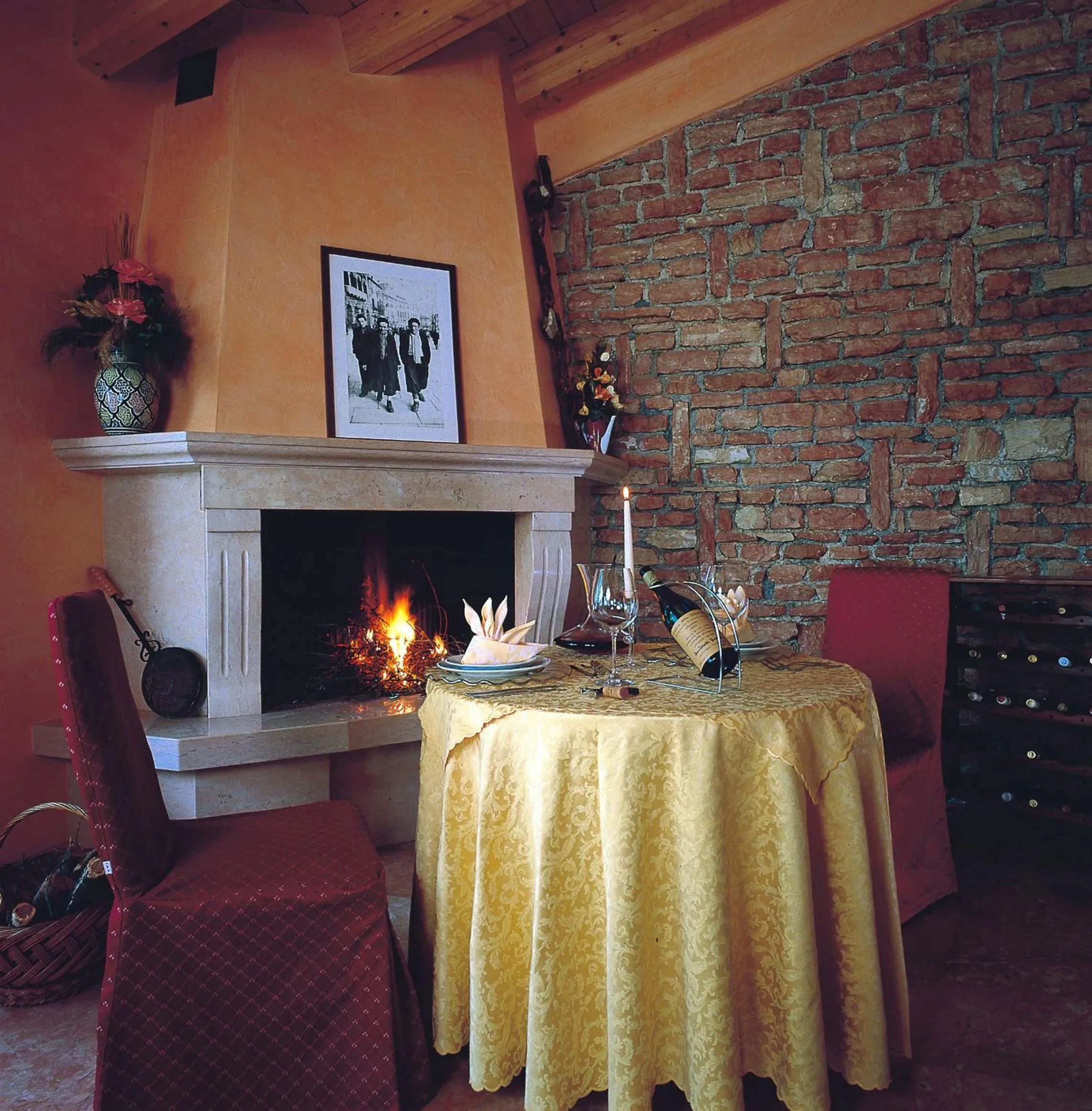 Restaurant/places to eat in Hotel Diana