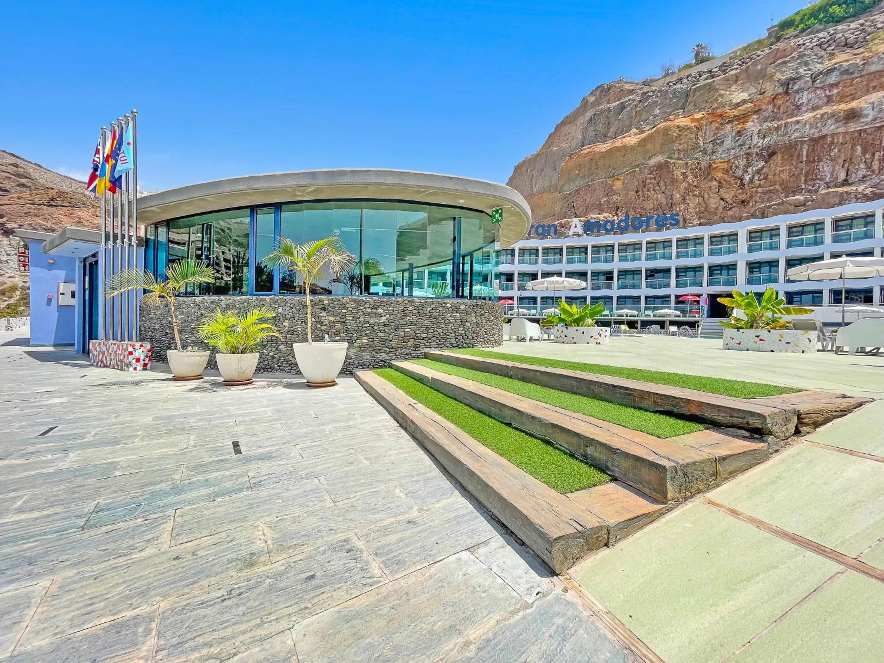 Property building in Gran Amadores