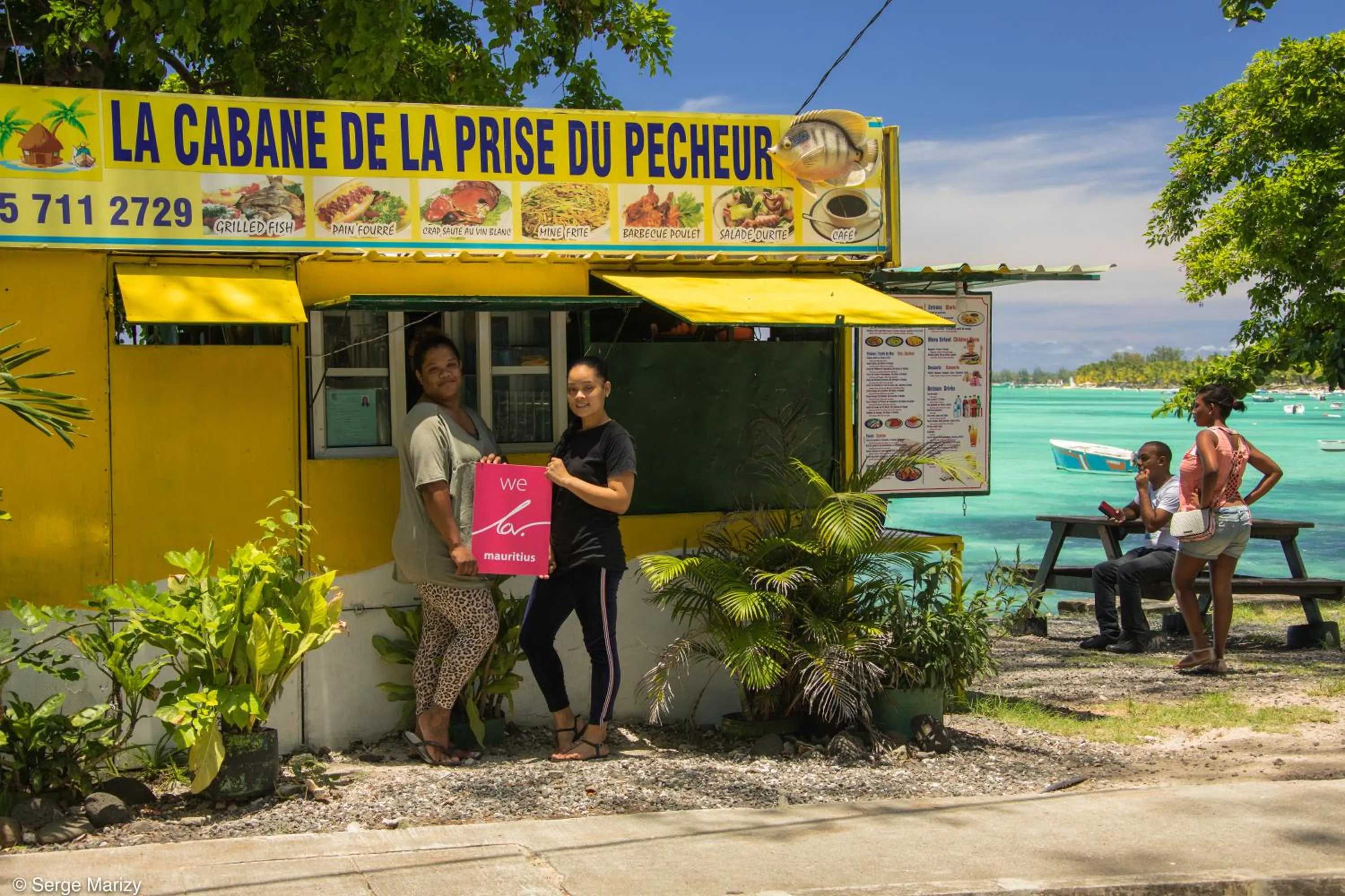 Restaurant/places to eat in Bon Azur Beachfront Suites & Penthouses by LOV Mauritius