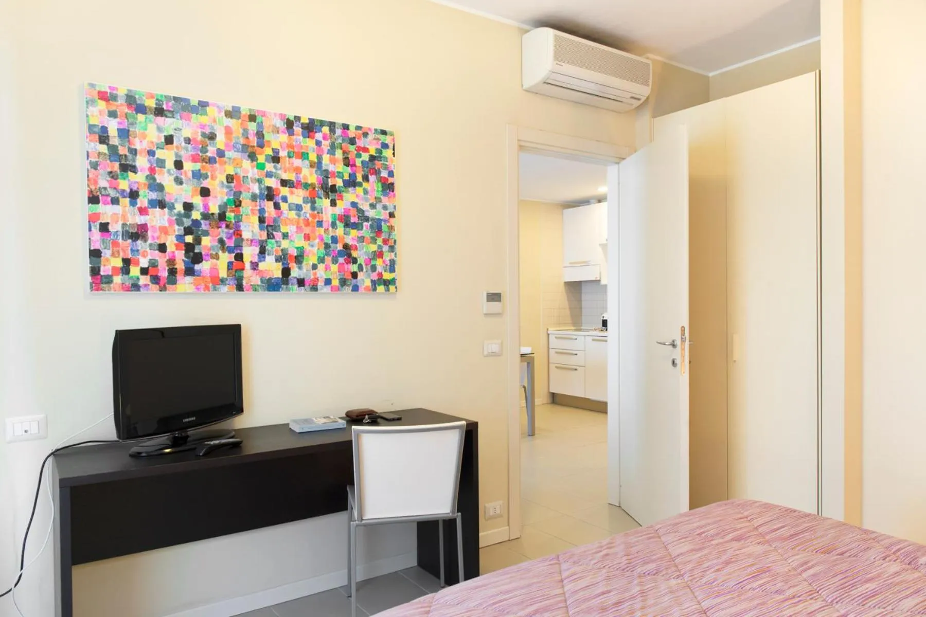 TV and multimedia, Bed in City Residence