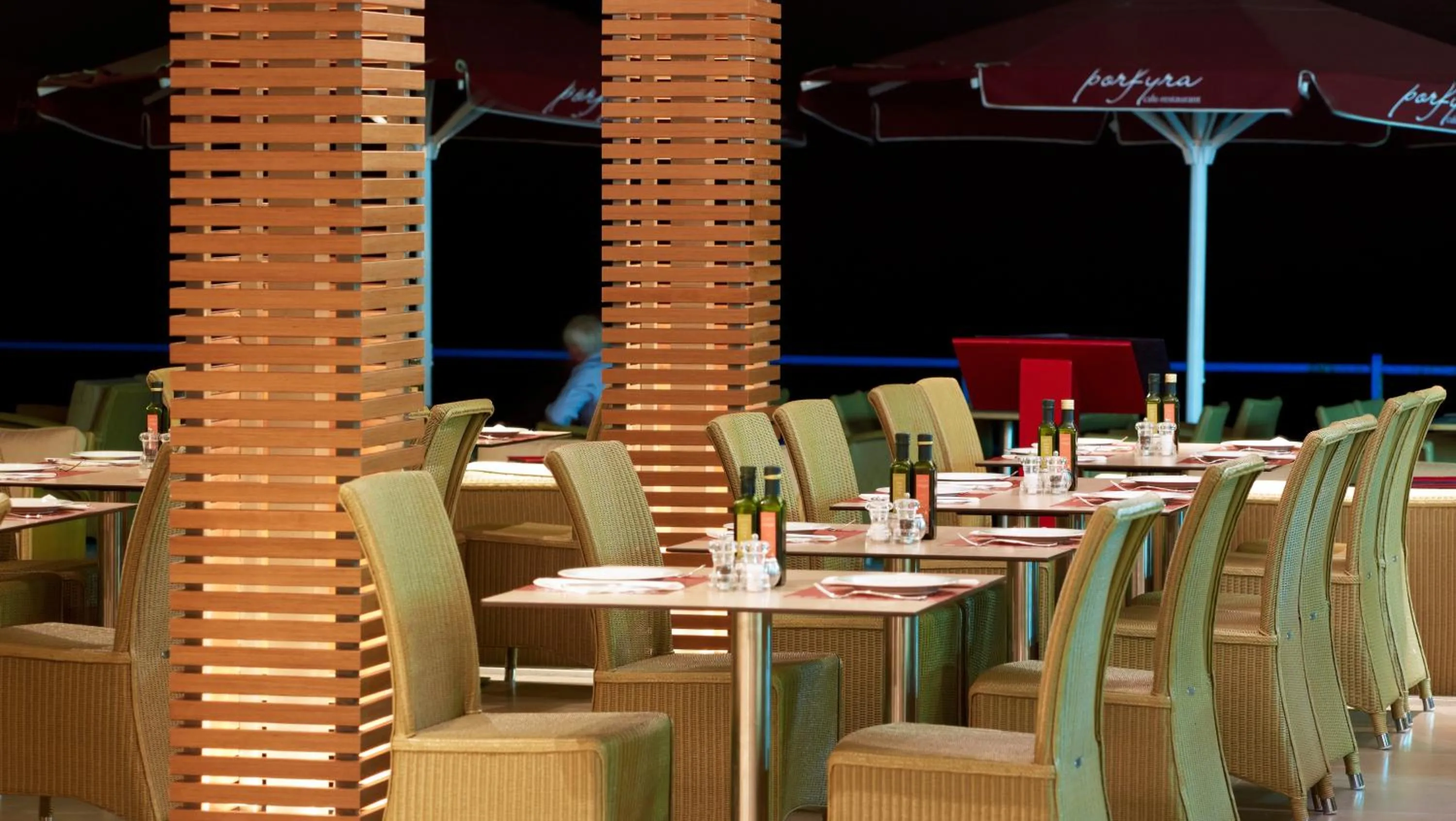 Restaurant/places to eat in El Greco Hotel