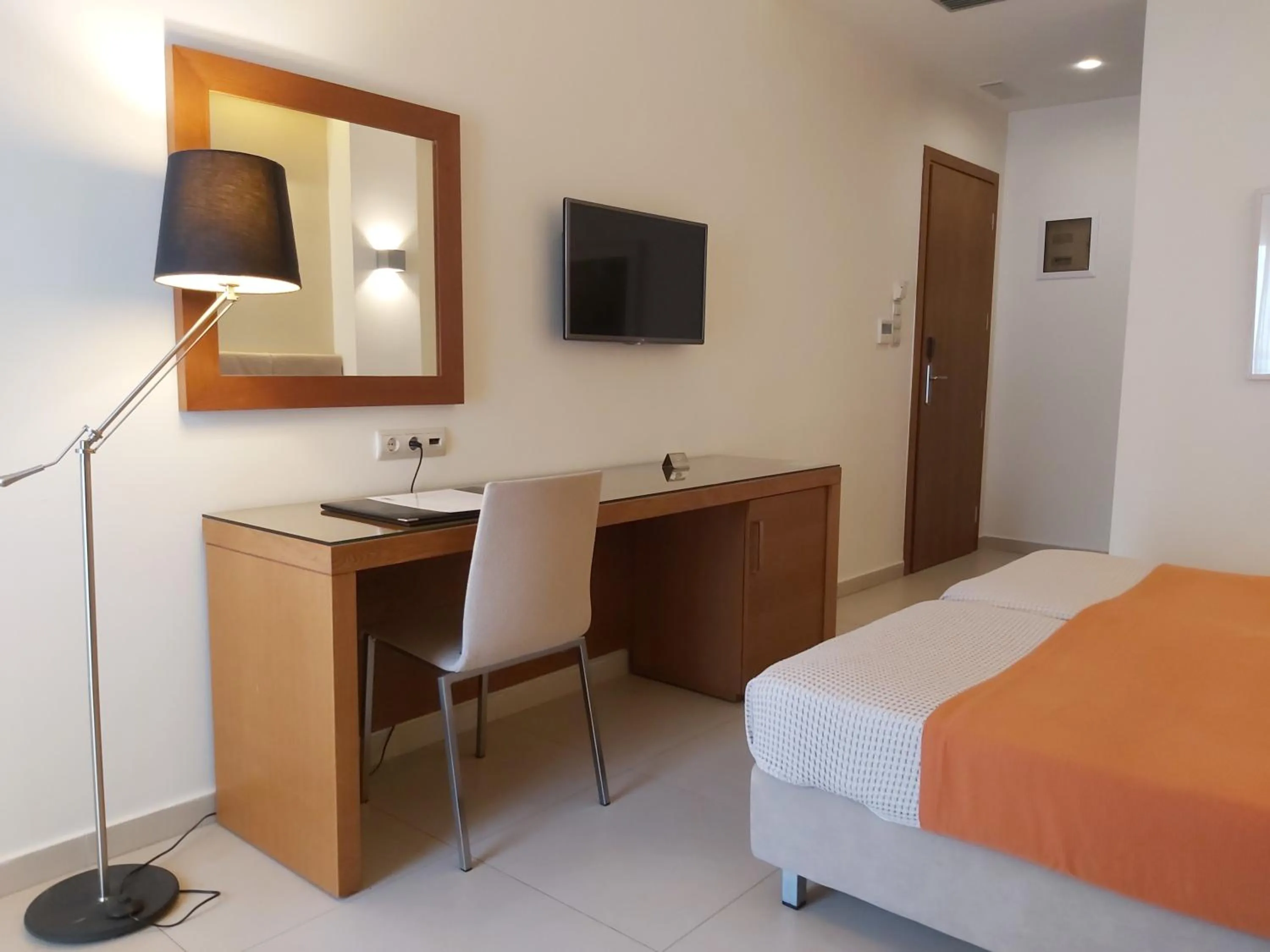 Bedroom, Bed in El Greco Hotel