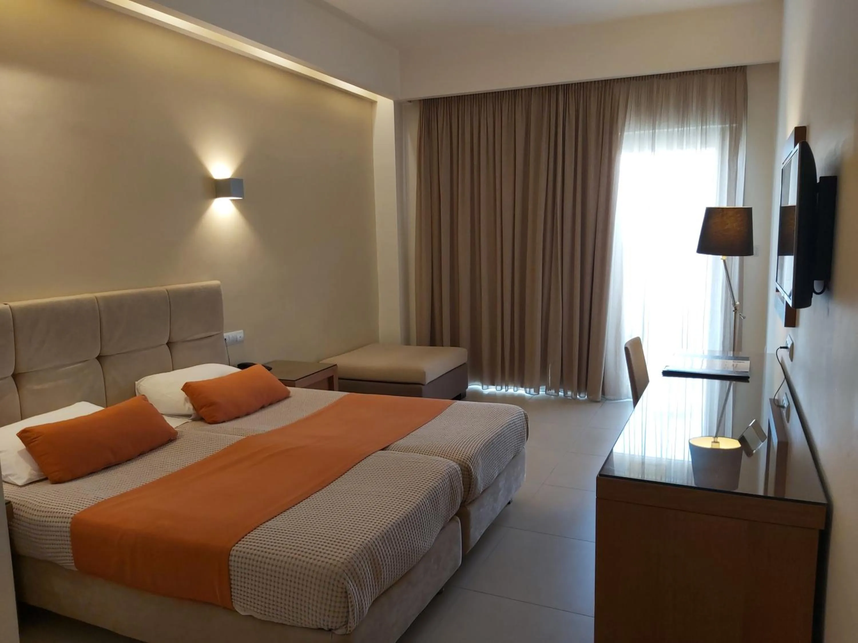 Bedroom, Bed in El Greco Hotel