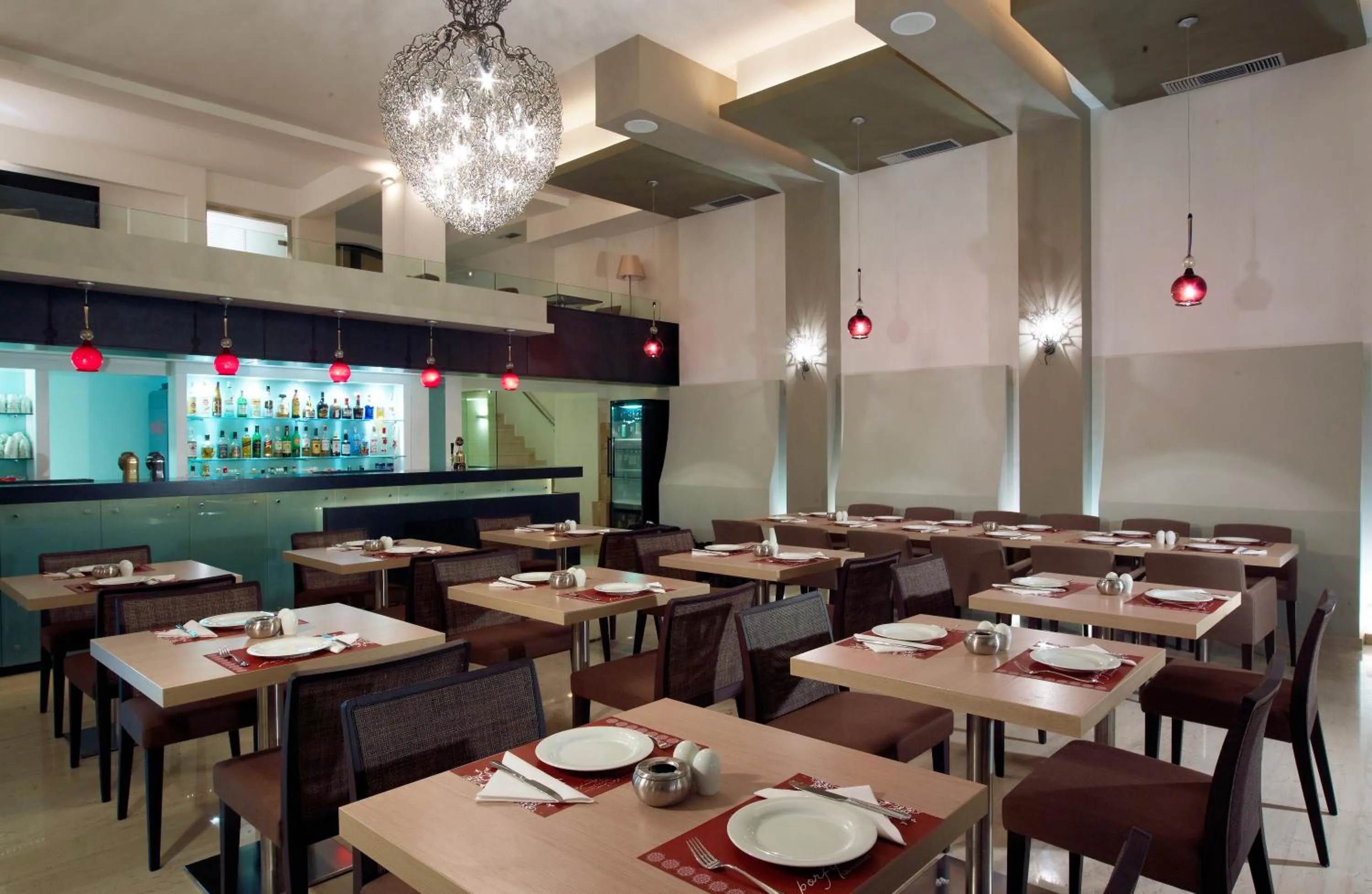 Restaurant/places to eat in El Greco Hotel