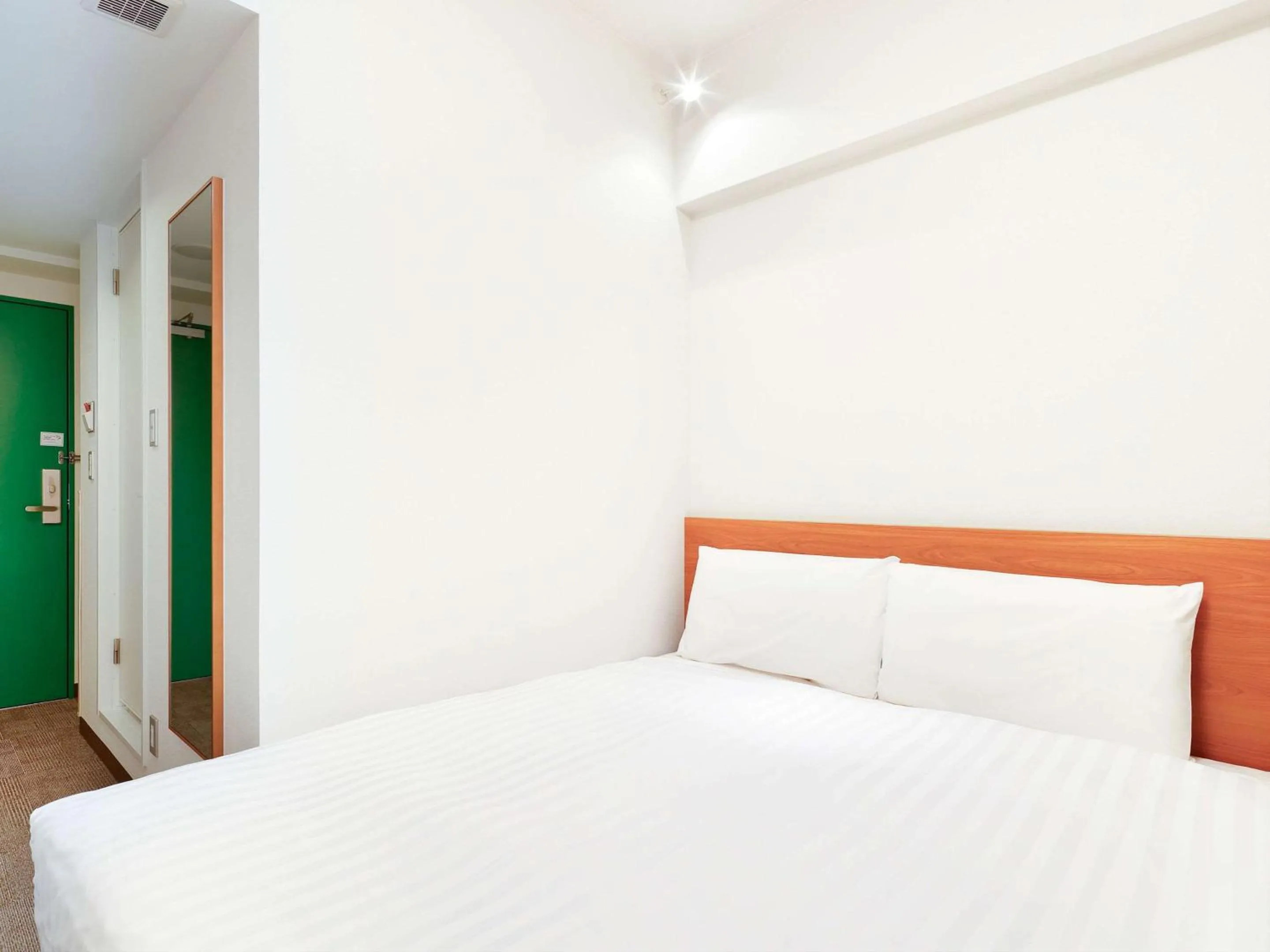 Photo of the whole room, Bed in Comfort Inn Himeji Yumesakibashi