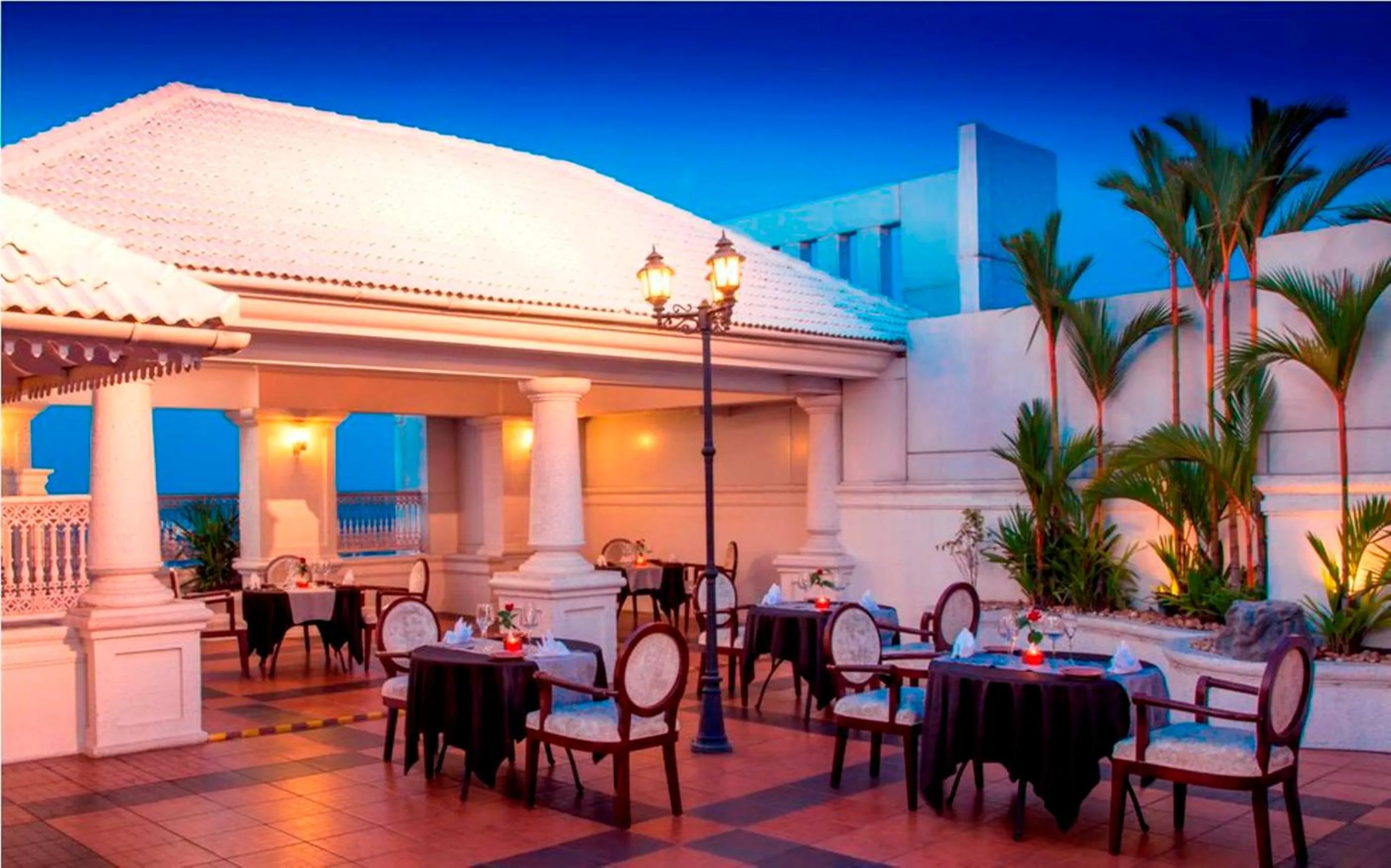 Restaurant/places to eat in Radisson Blu Kochi