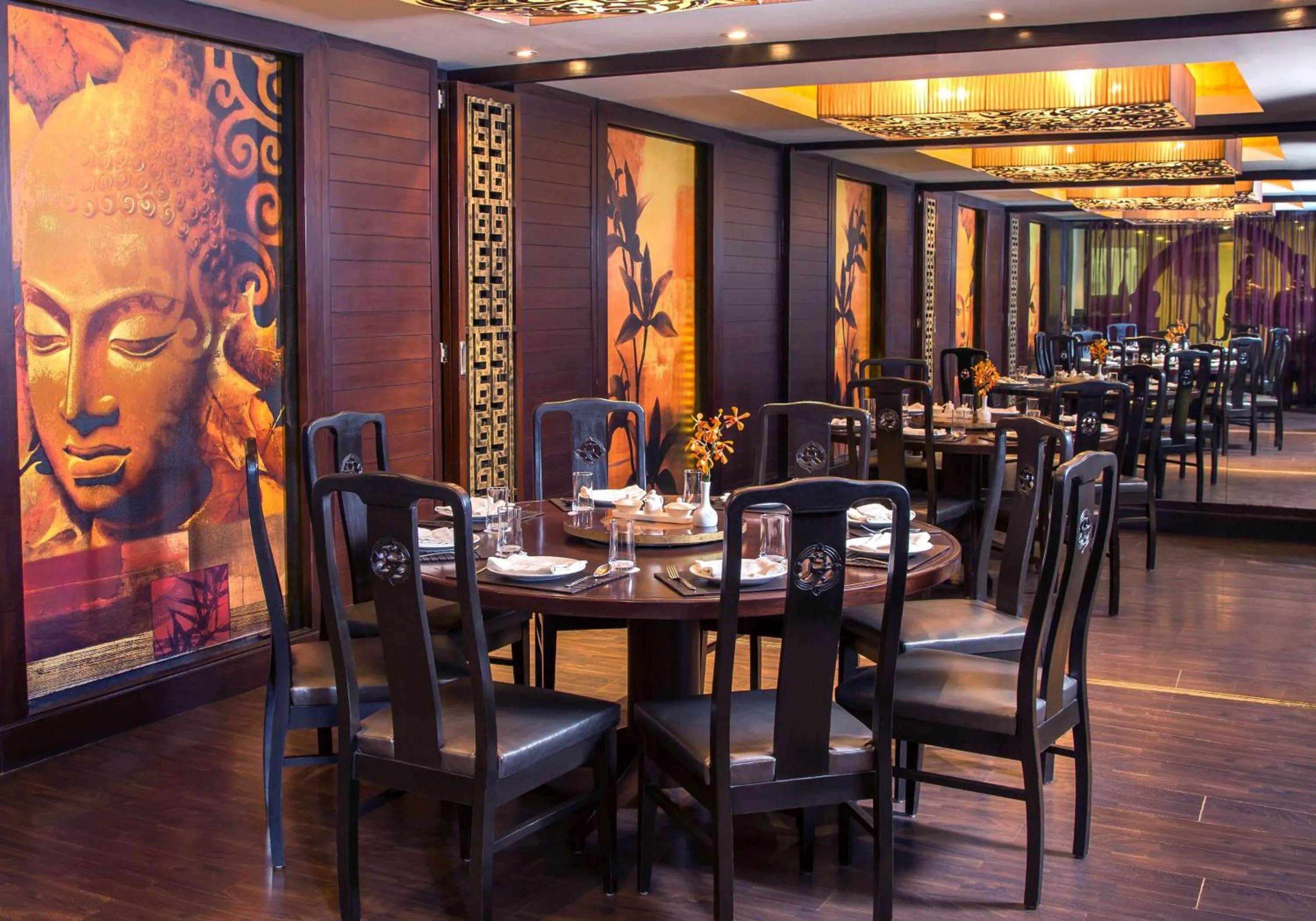 Restaurant/places to eat in Radisson Blu Kochi