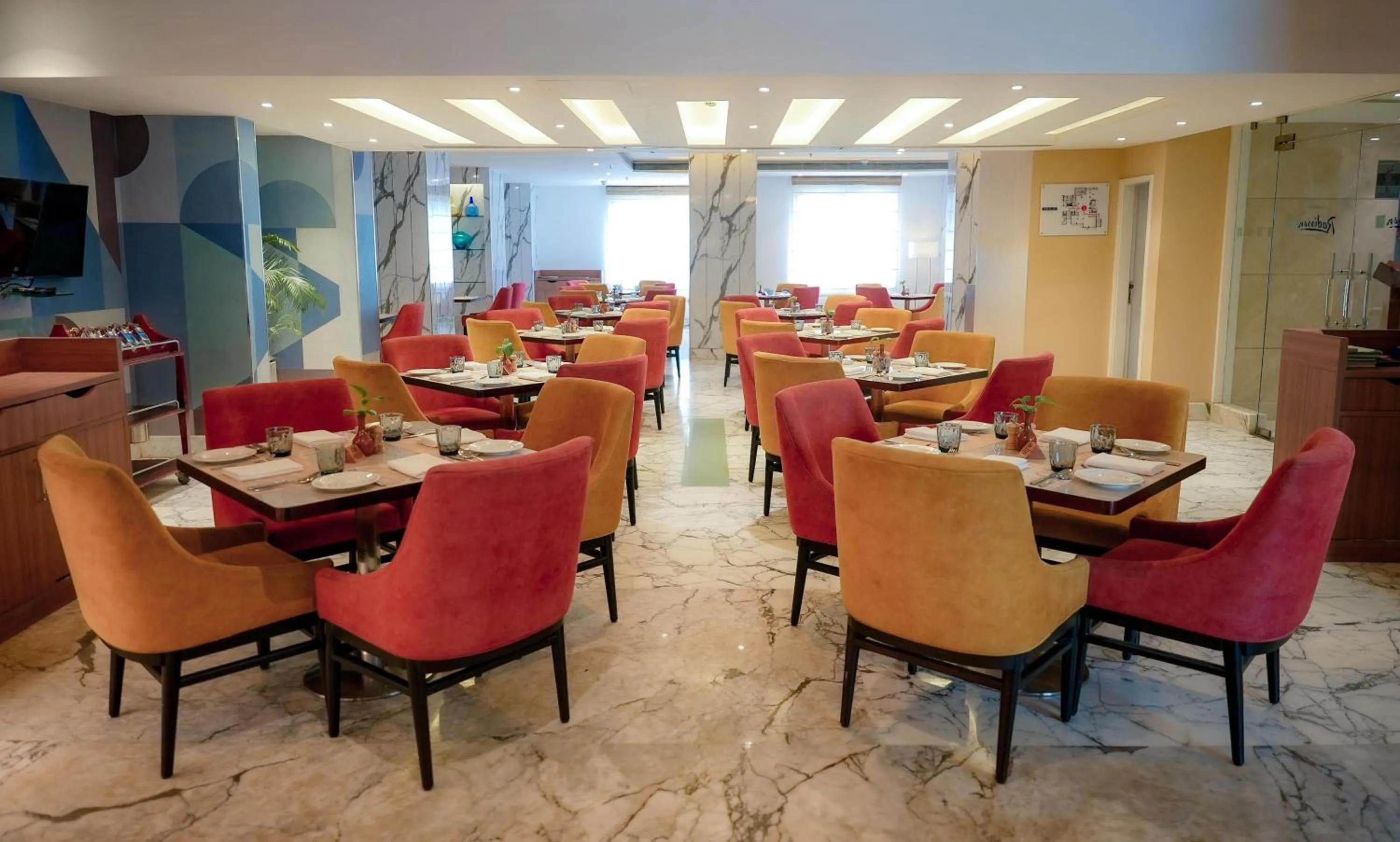 Restaurant/places to eat in Radisson Blu Kochi