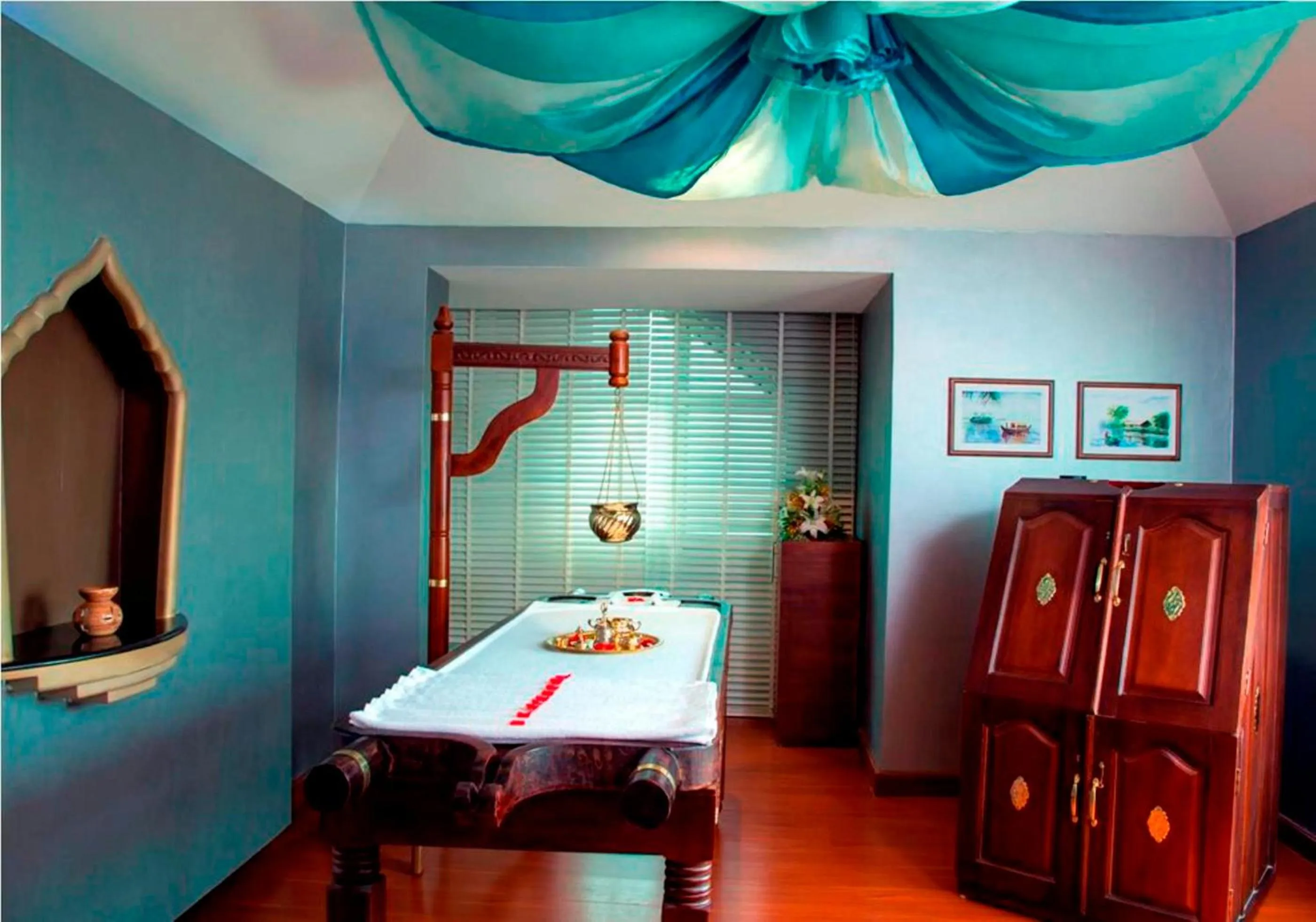 Massage in Radisson Blu Kochi