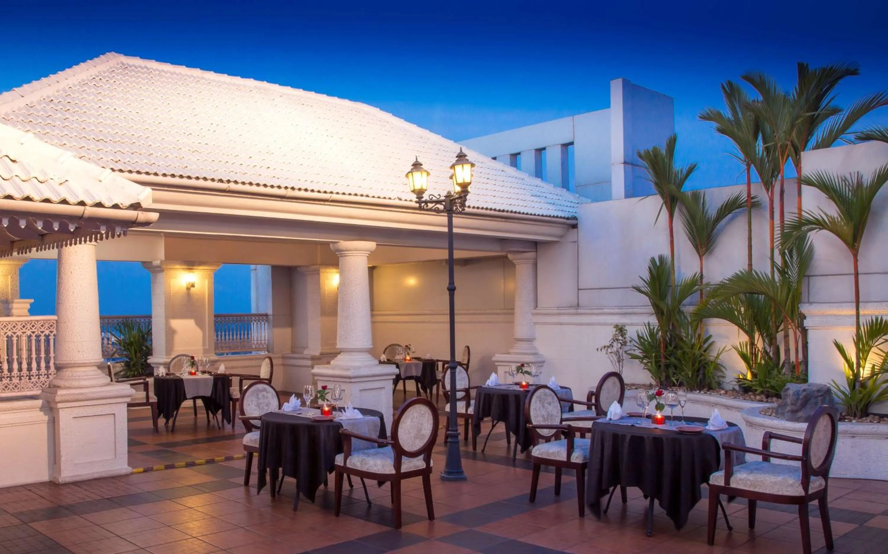 Restaurant/places to eat in Radisson Blu Kochi