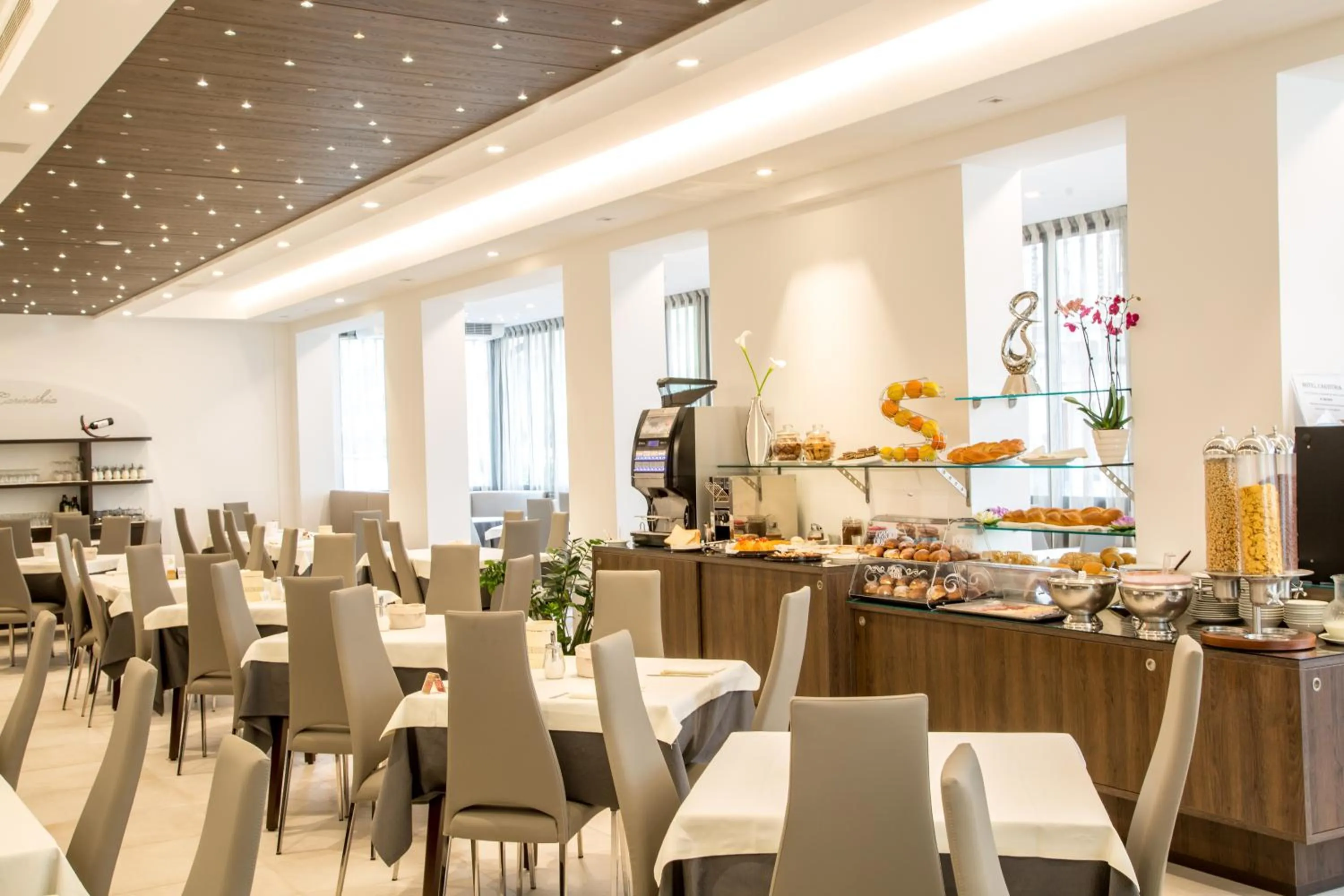 Restaurant/places to eat in Hotel & Aparthotel Carinthia S