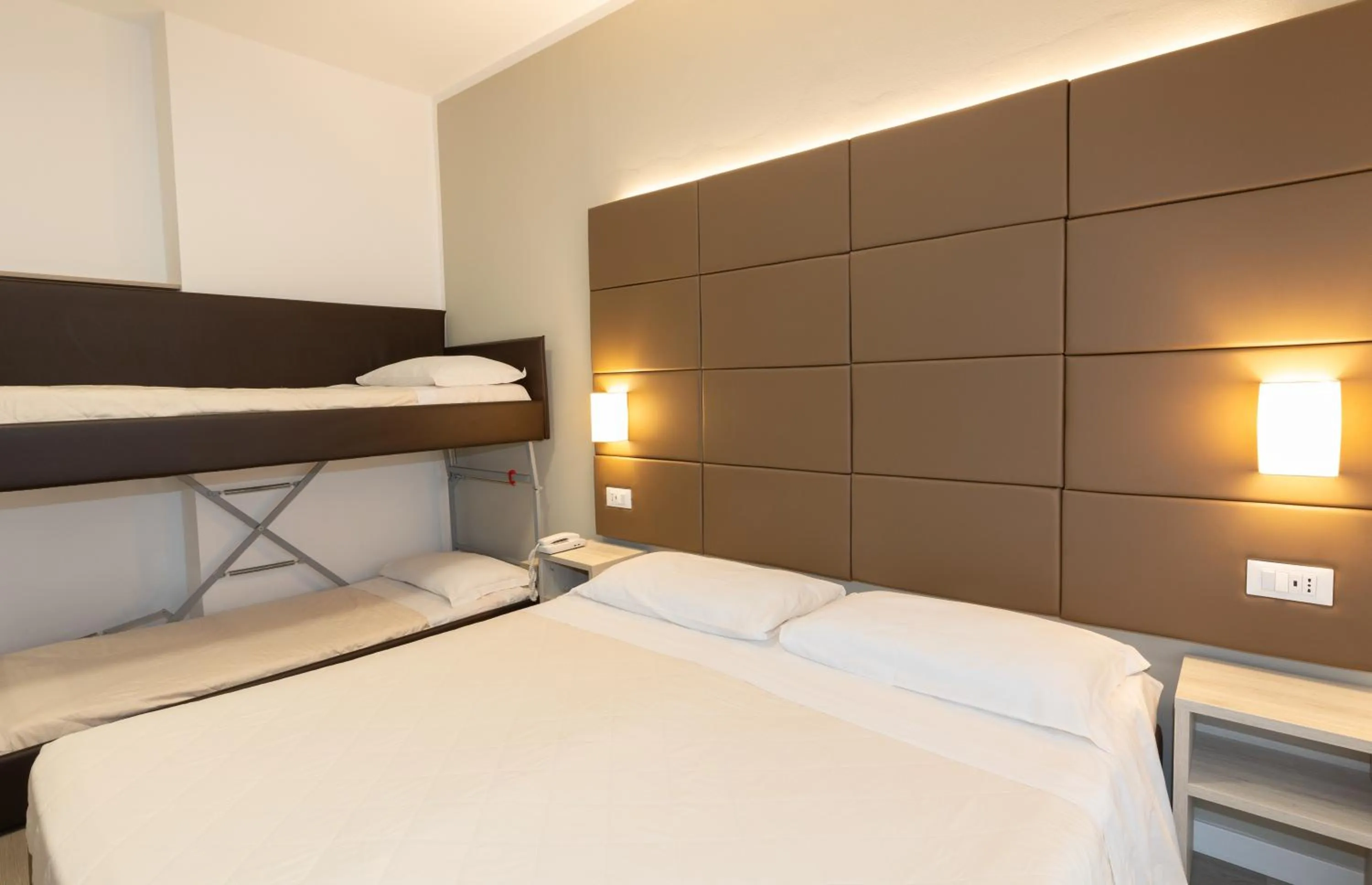 Bed in Hotel & Aparthotel Carinthia S