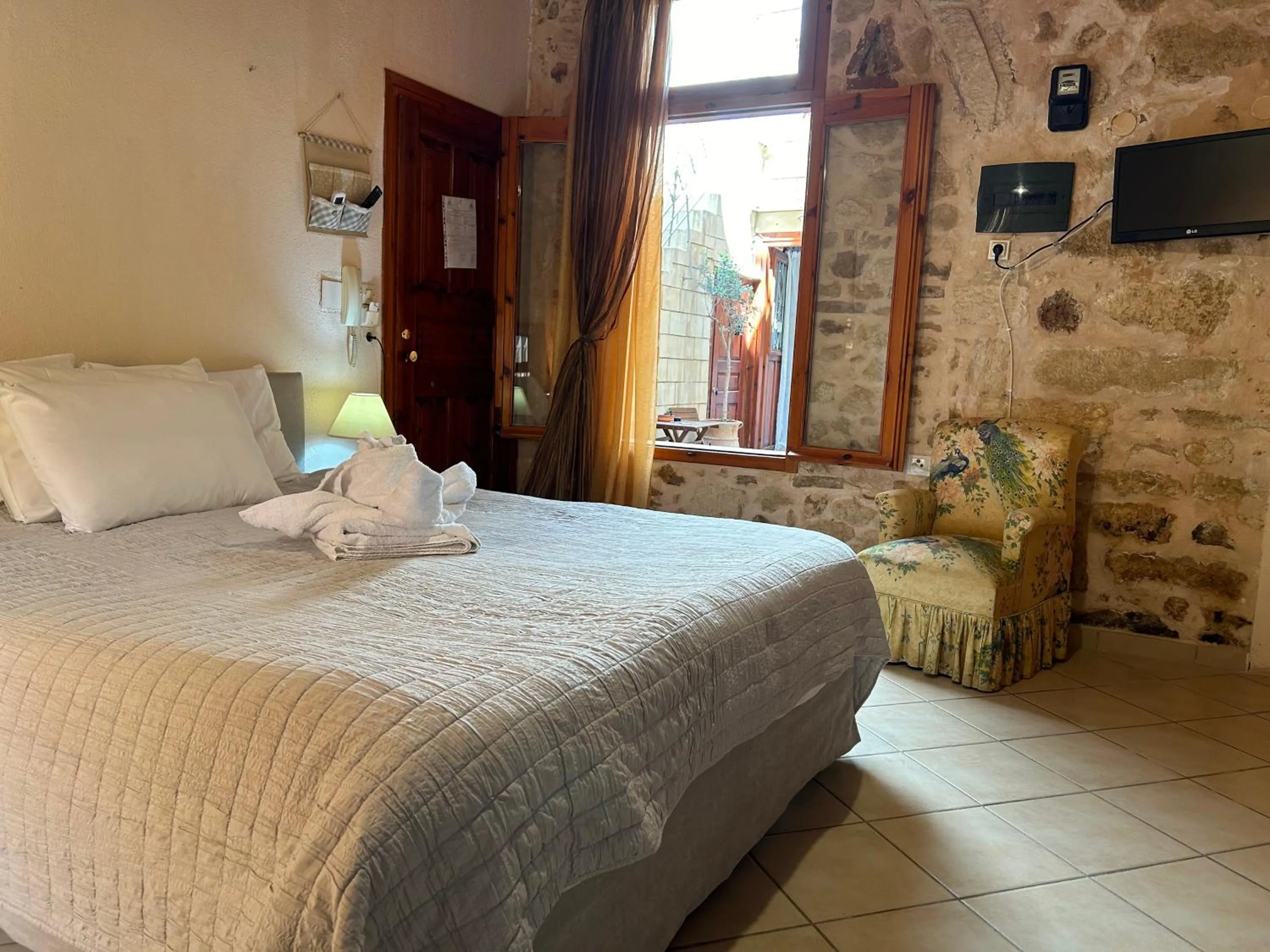 Bed in Barbara Studios