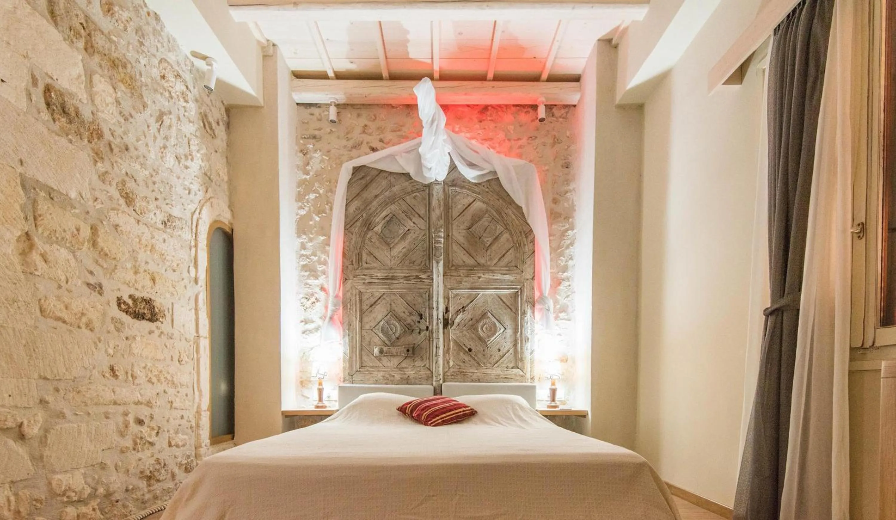 Bed in Barbara Studios