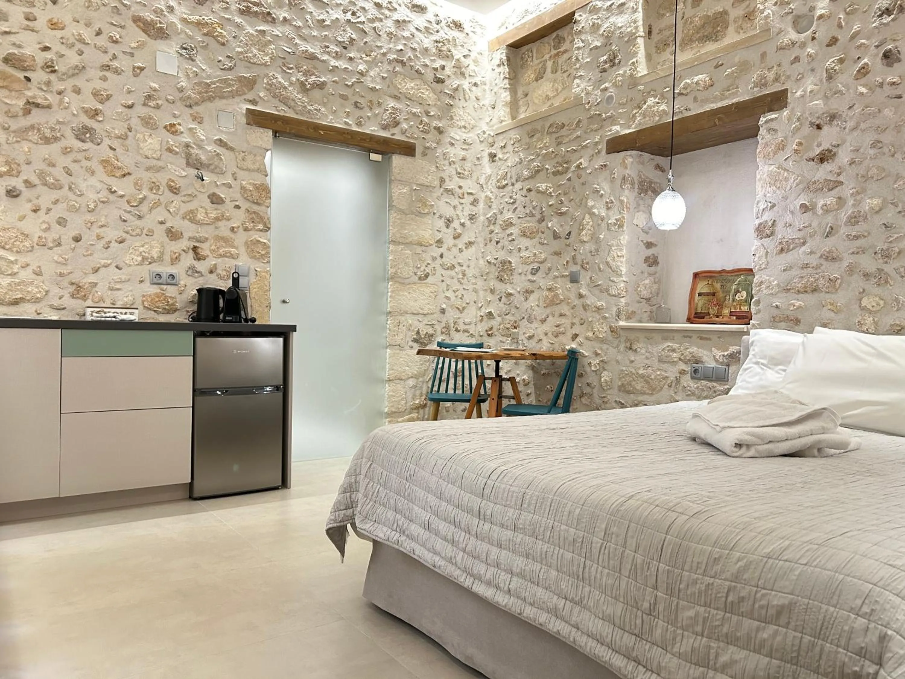 Bed in Barbara Studios