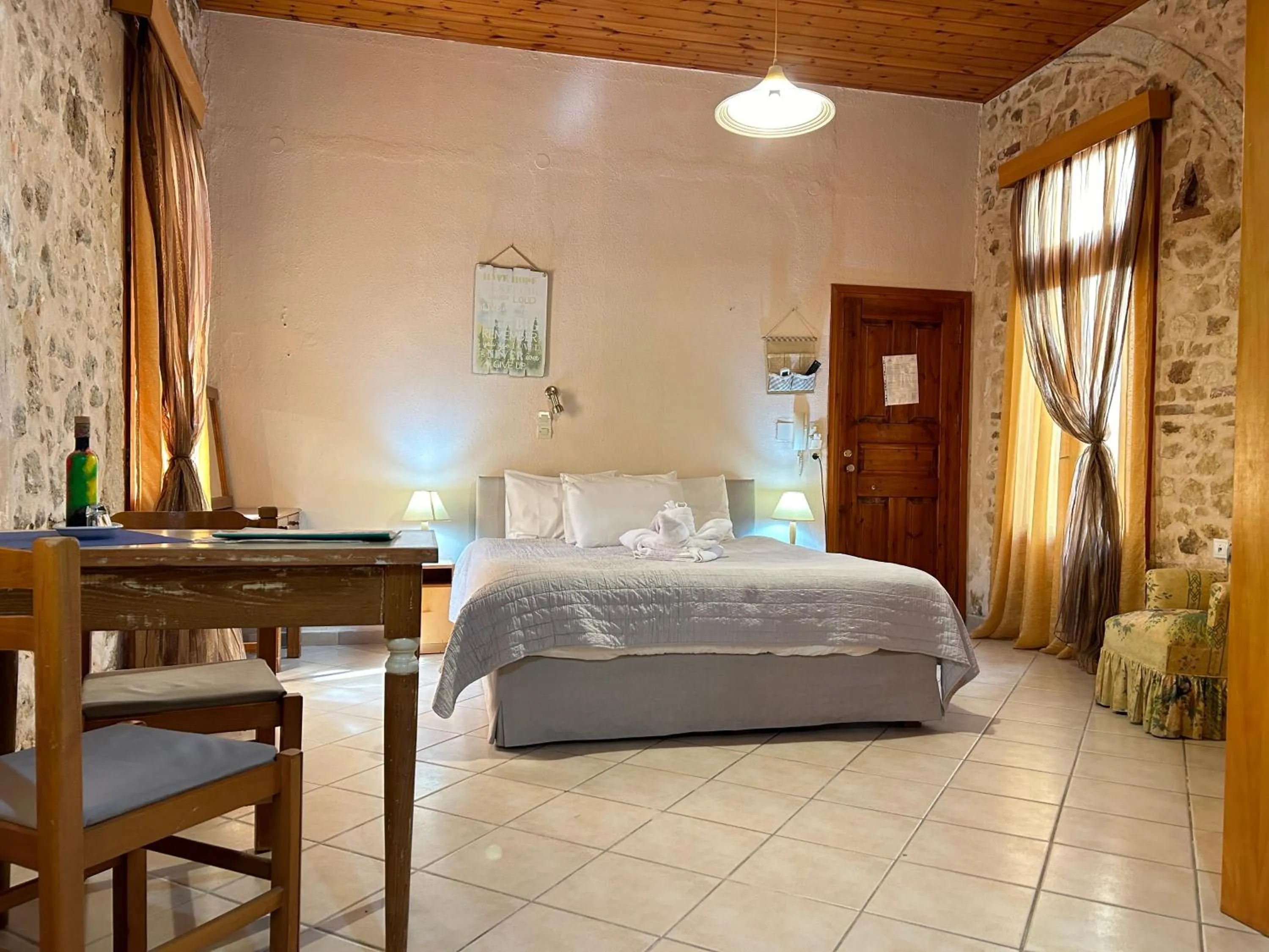 Bed in Barbara Studios