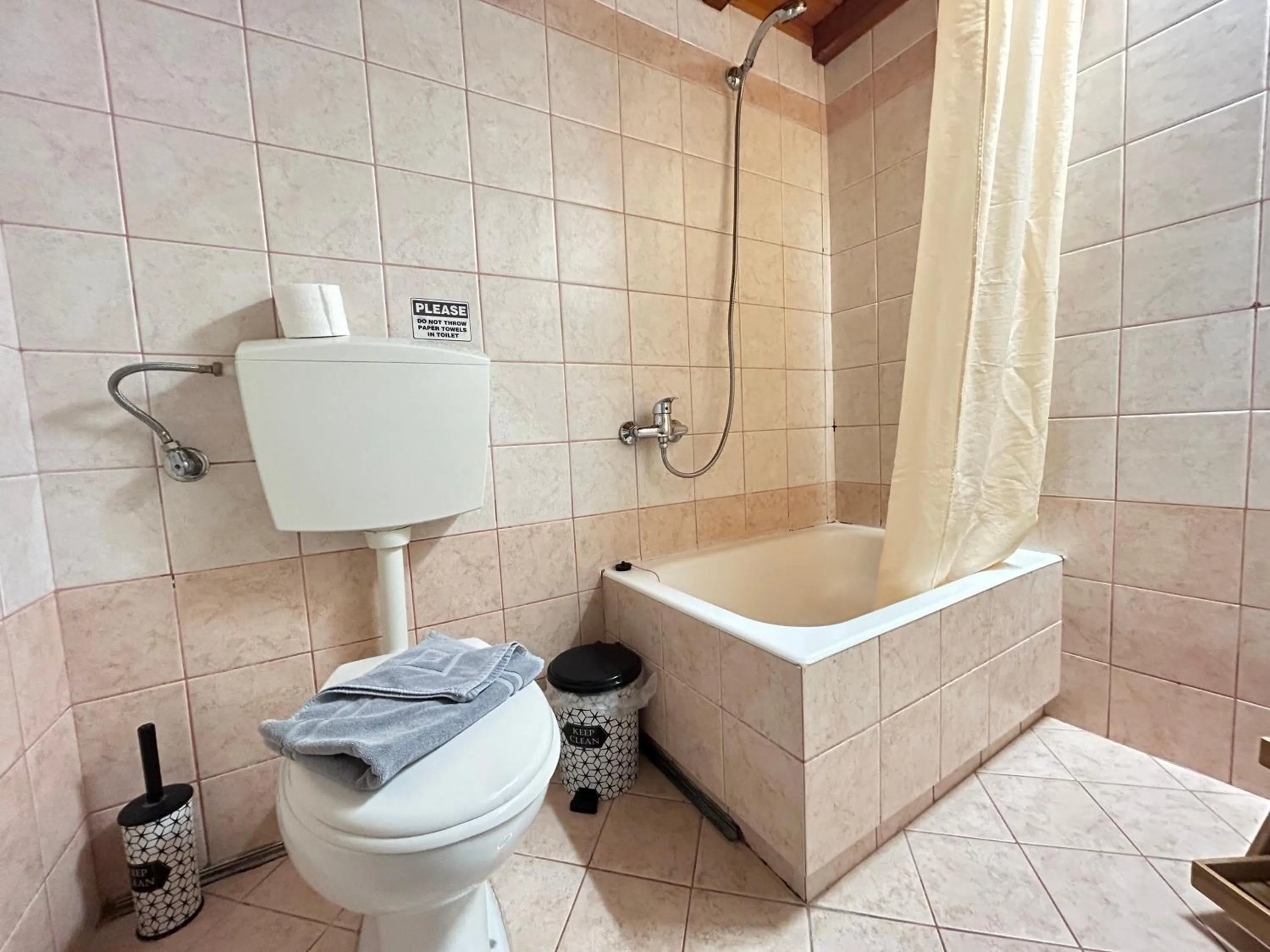 Shower in Barbara Studios