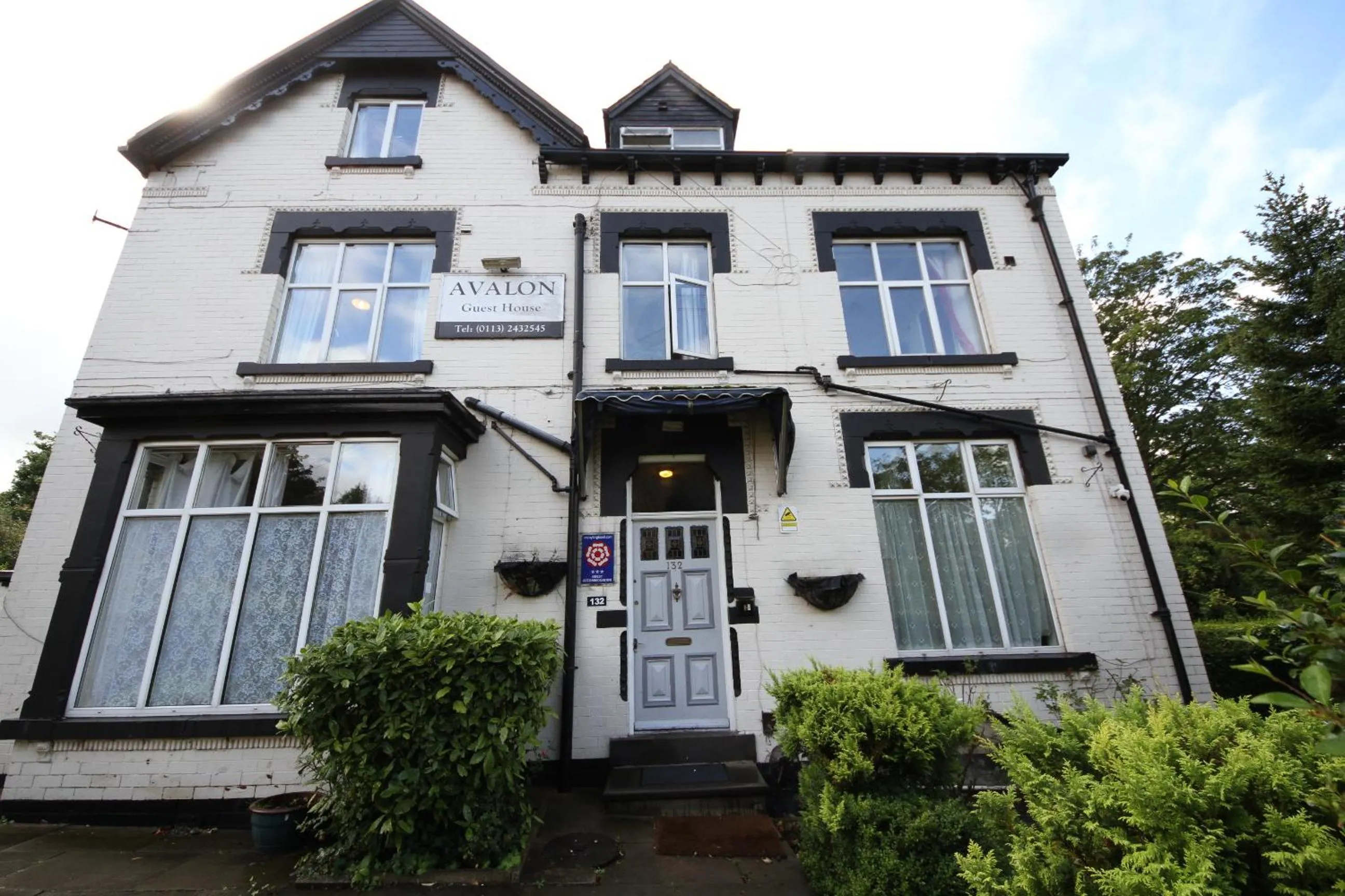 Facade/entrance in Avalon Guest House