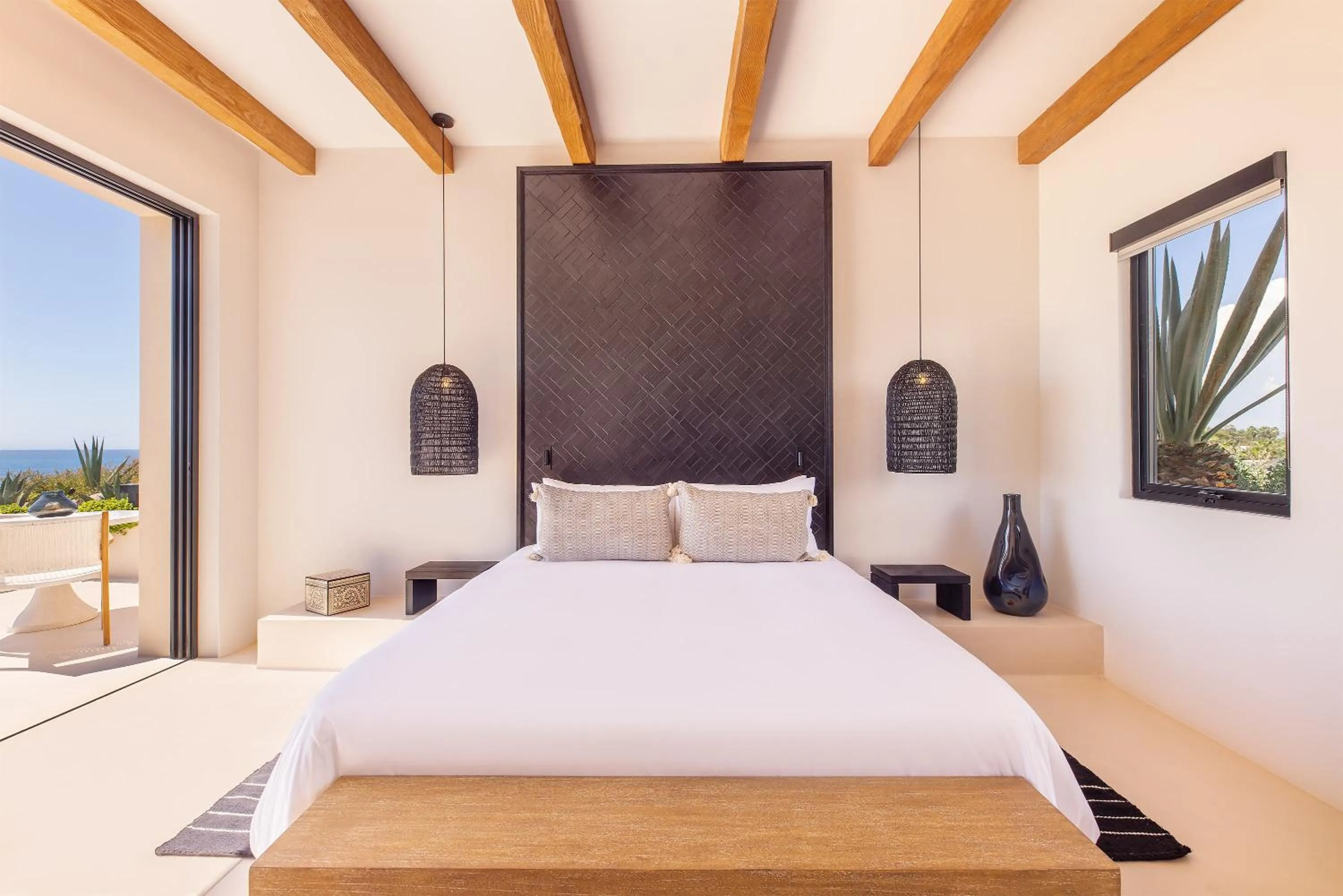 Bed in Kimpton Mas Olas Resort and Spa