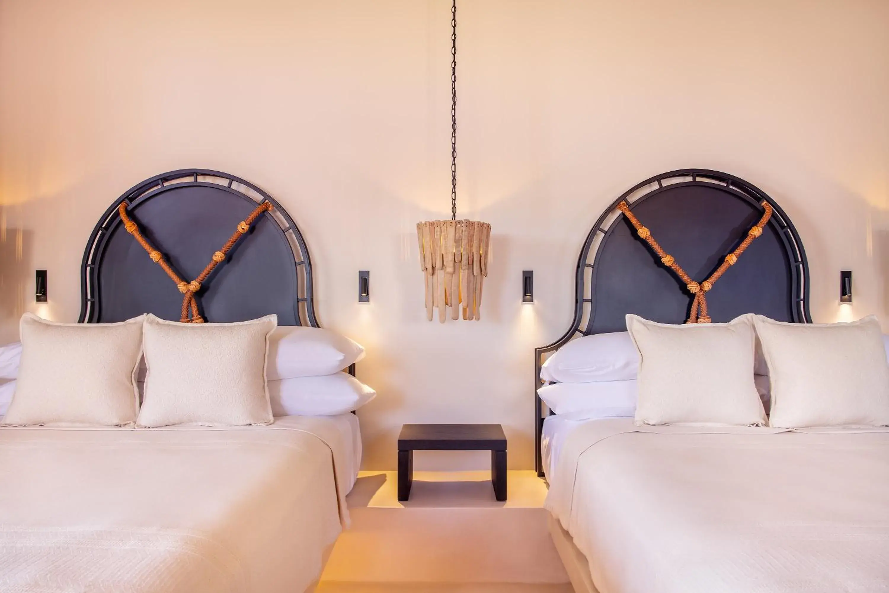 Queen Room with Pool View in Kimpton Mas Olas Resort and Spa Queen Room with Pool View in Kimpton Mas Olas Resort and Spa